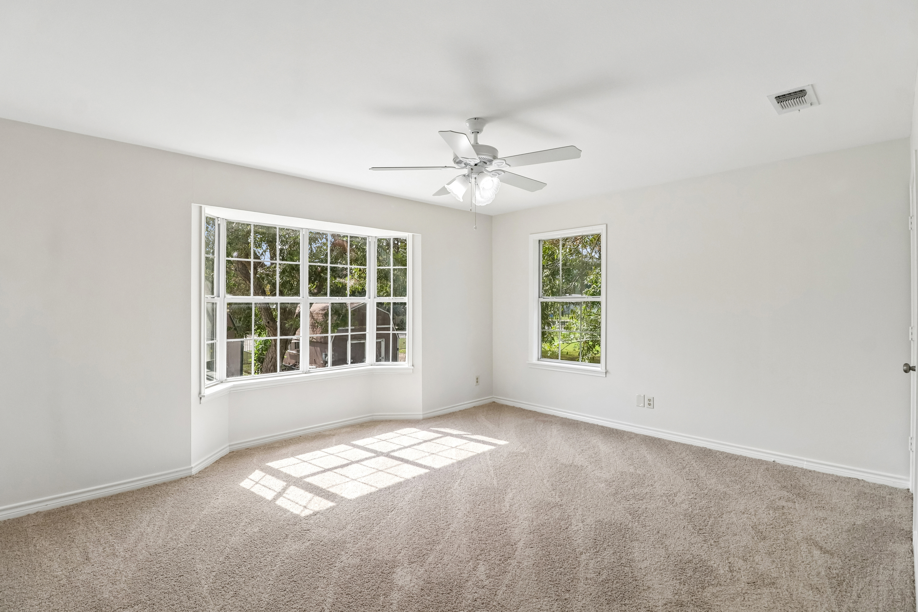 Photo 8 of 47 of 1321 E Zipp Rd, New Braunfels, TX
