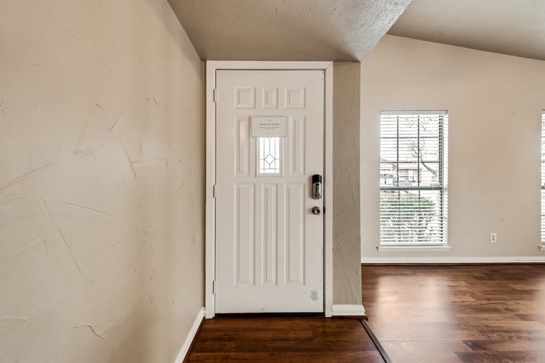 Photo 11 of 27 - 4100 Shagbark St, Fort Worth, TX 76137