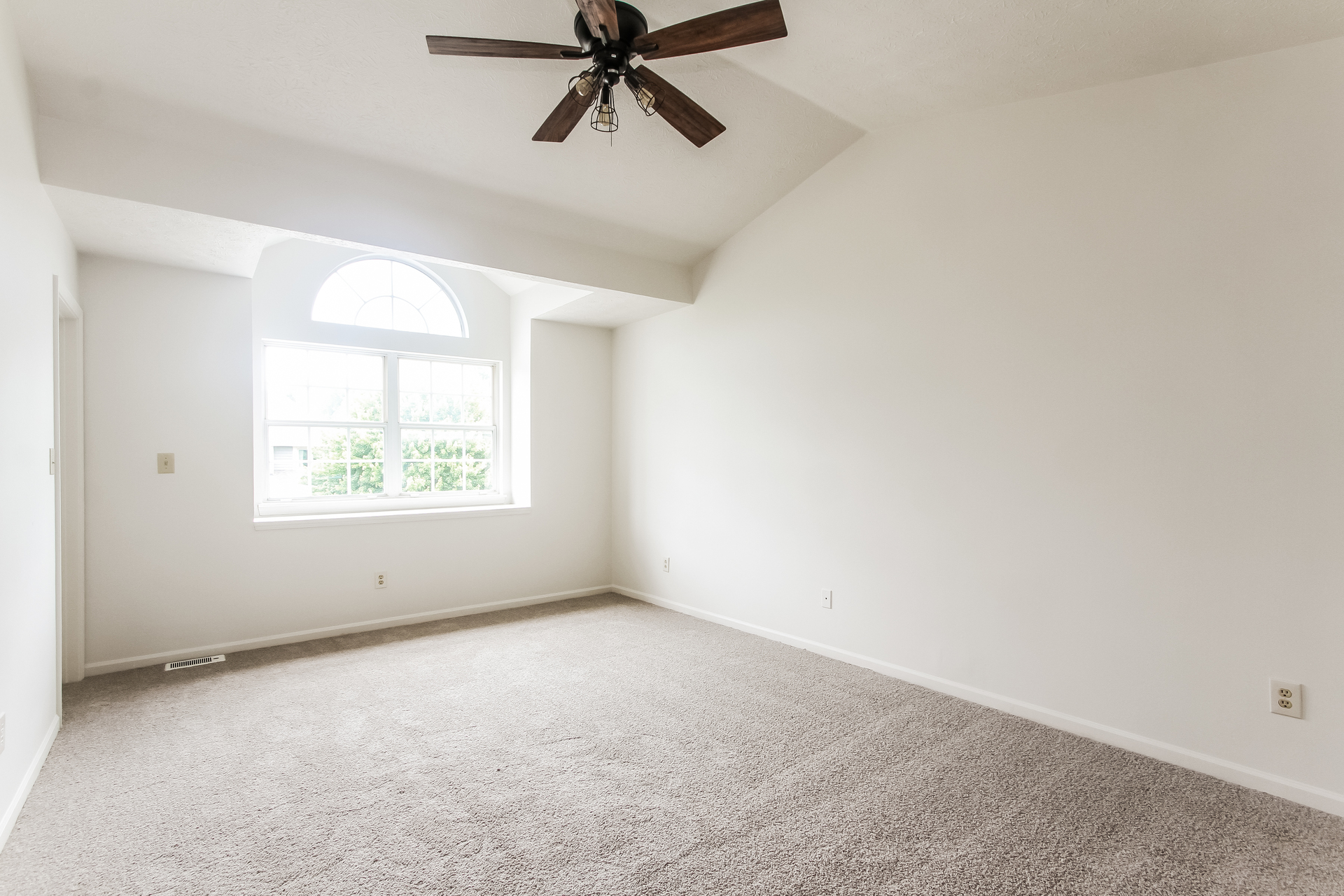 Photo 8 of 22 of 7641 Germander Ln, Indianapolis, IN