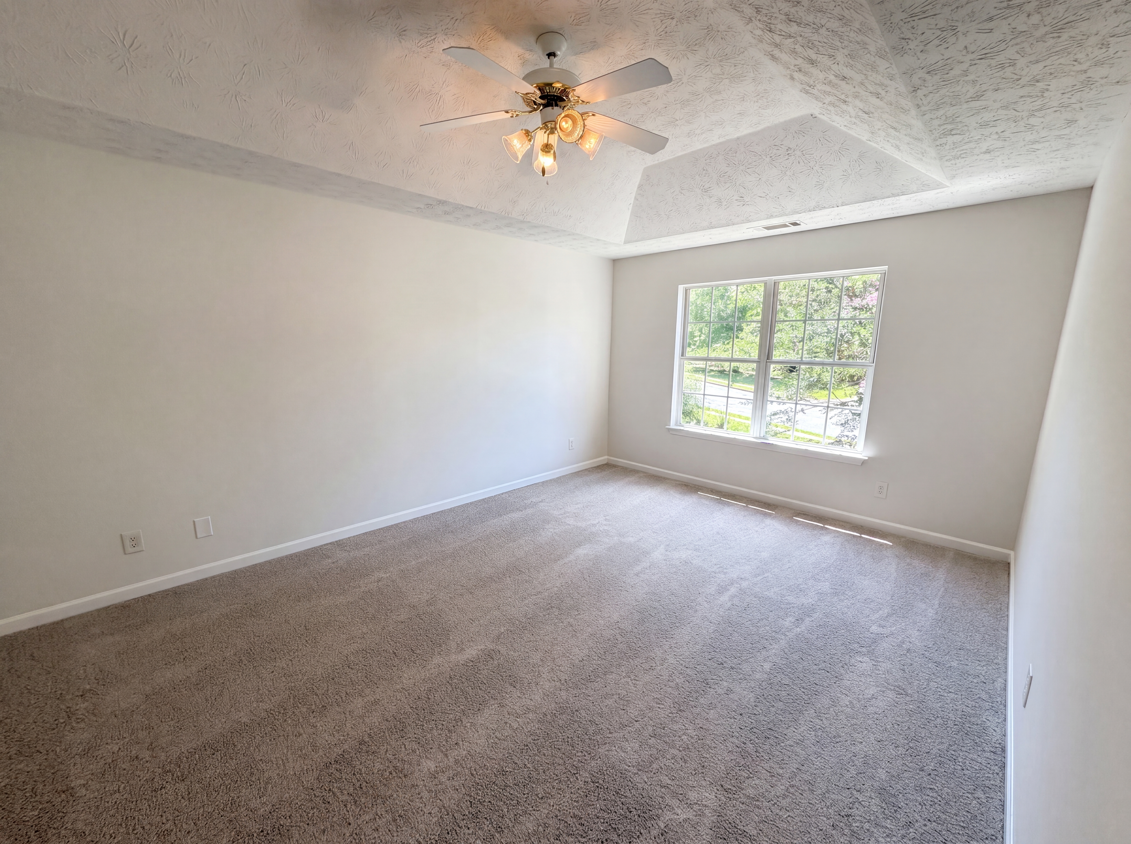 Photo 11 of 25 of 3582 Coveside Ct, Loganville, GA