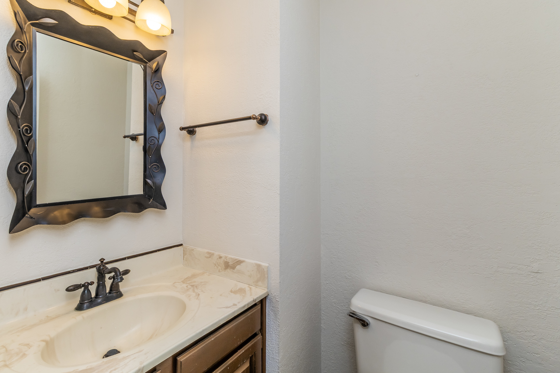 Photo 11 of 31 of 1600 Charnita Ct, Vienna, VA
