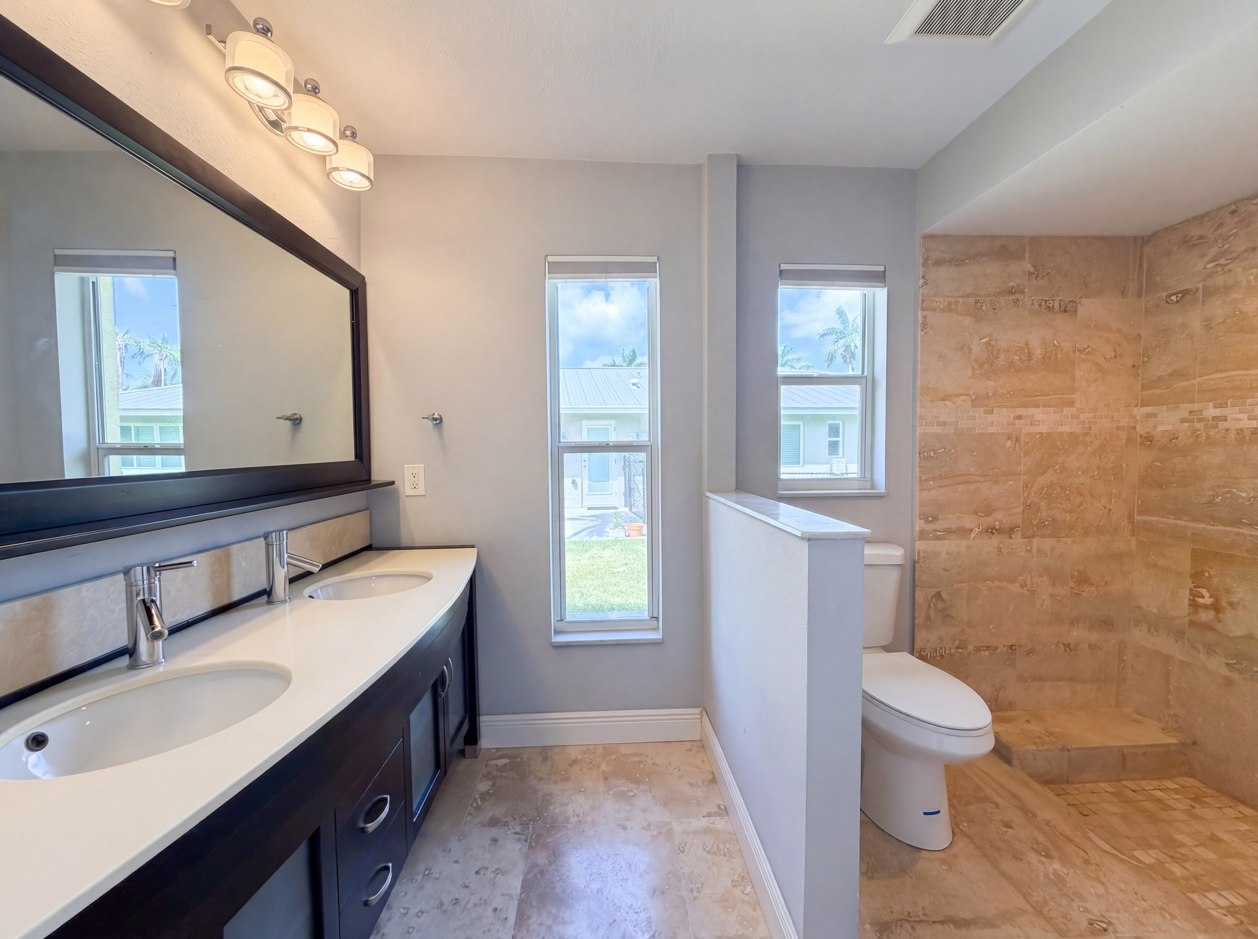 Photo 6 of 33 of 5644 Eichen Cir W, Fort Myers, FL