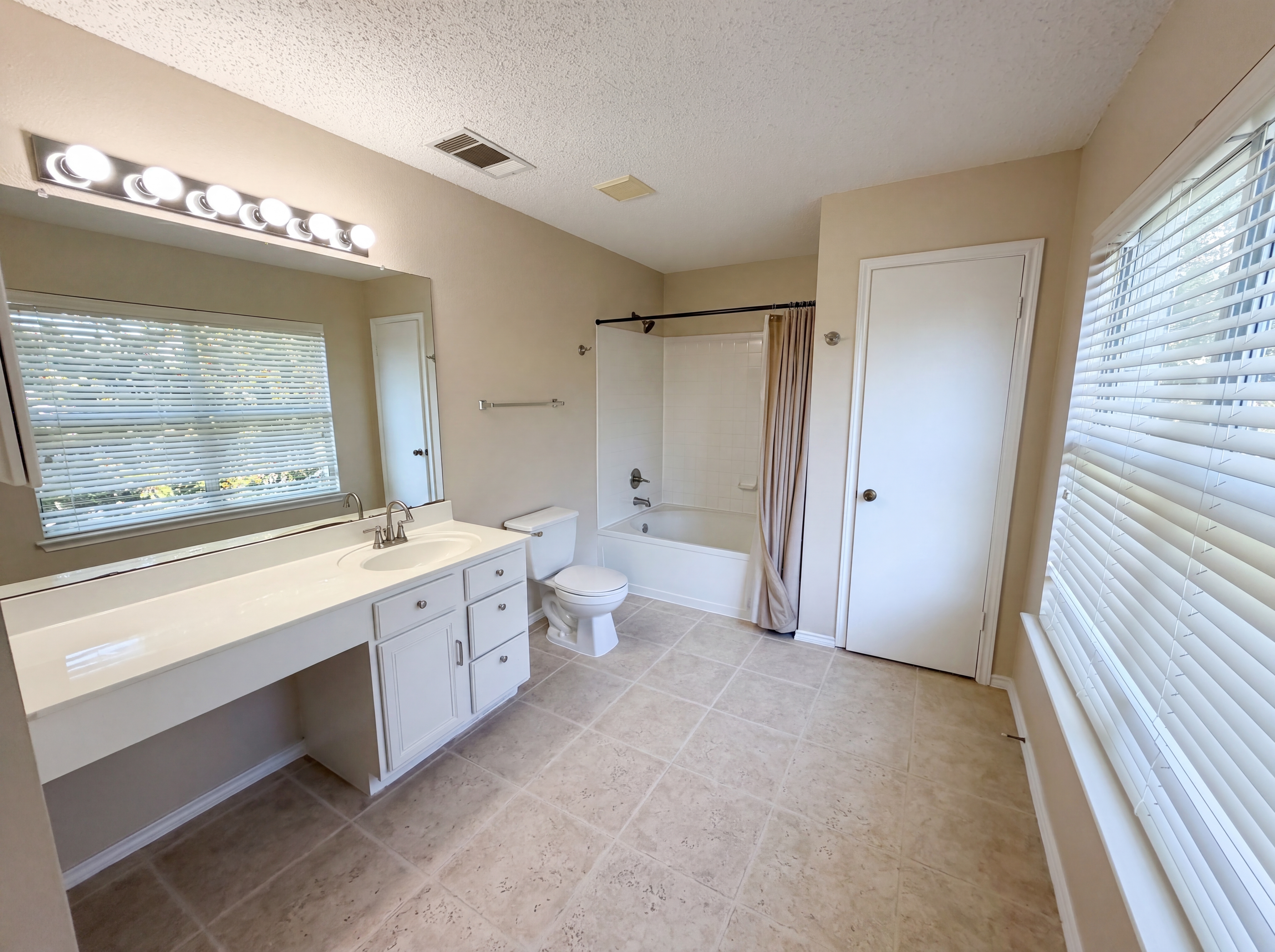 Photo 6 of 22 of 2727 High Point Dr, Round Rock, TX