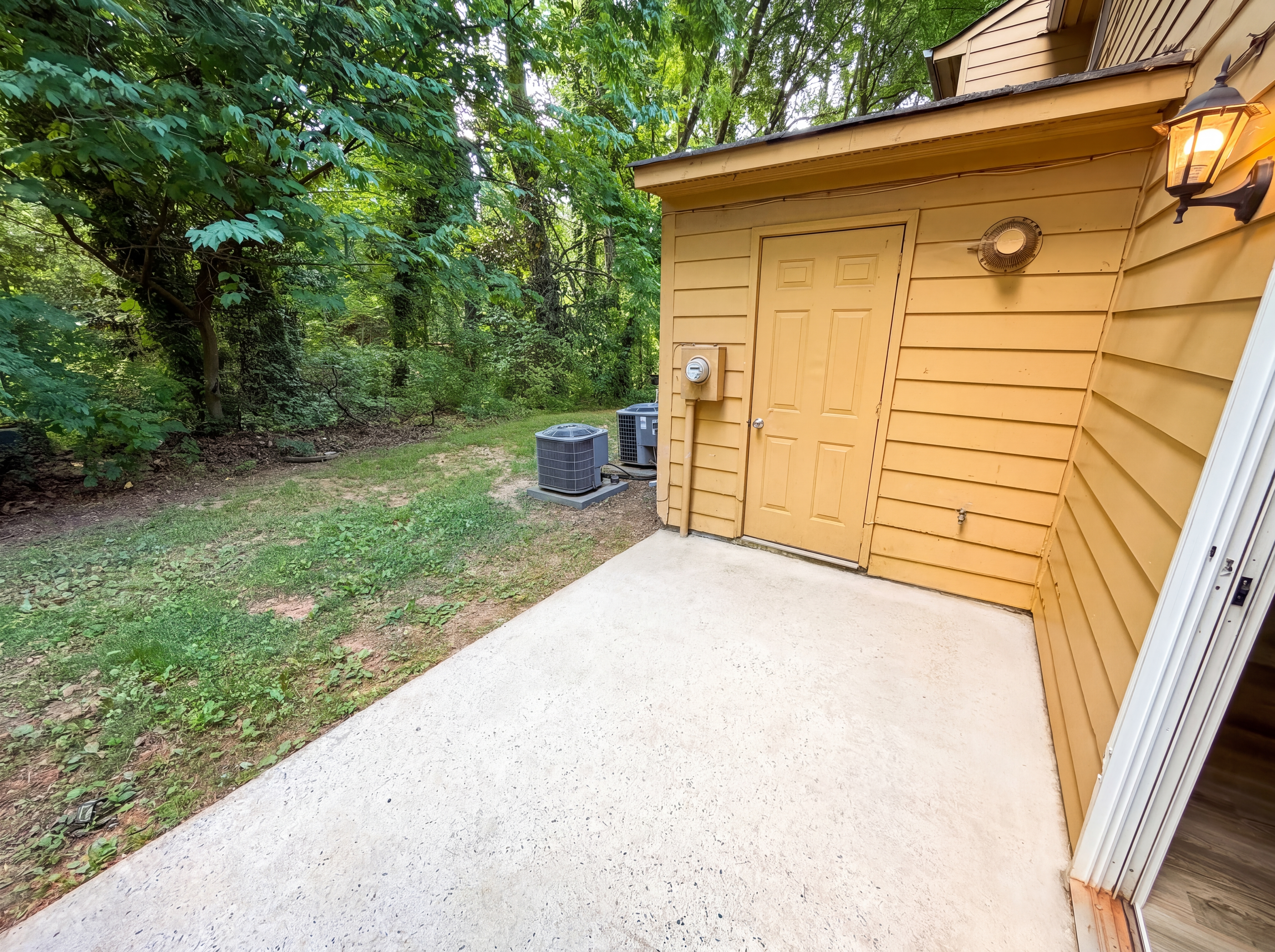 Photo 17 of 19 of 4037 Briarhill Dr, Charlotte, NC
