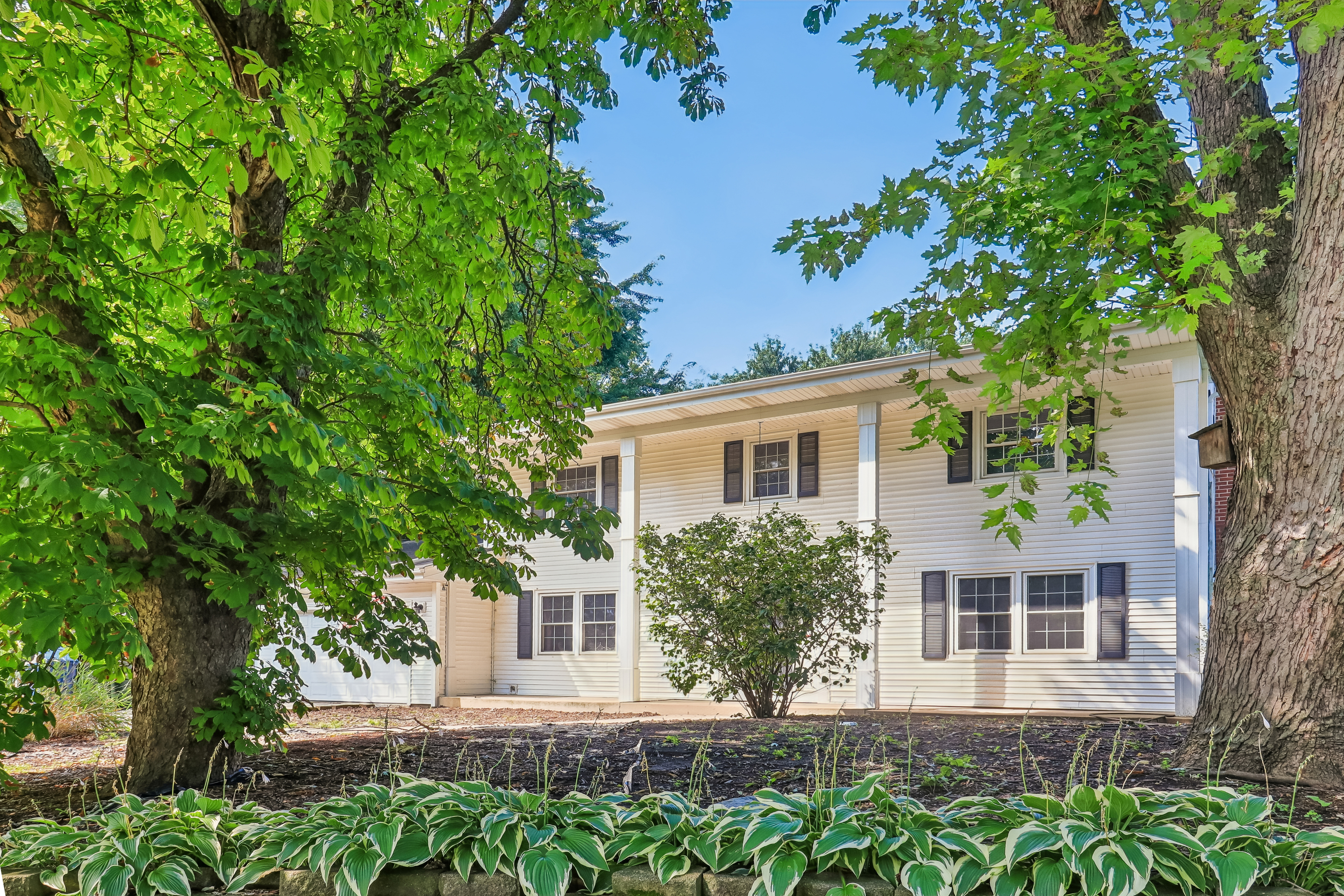 Photo 8 of 46 of 1053 Laurel Ln, Naperville, IL