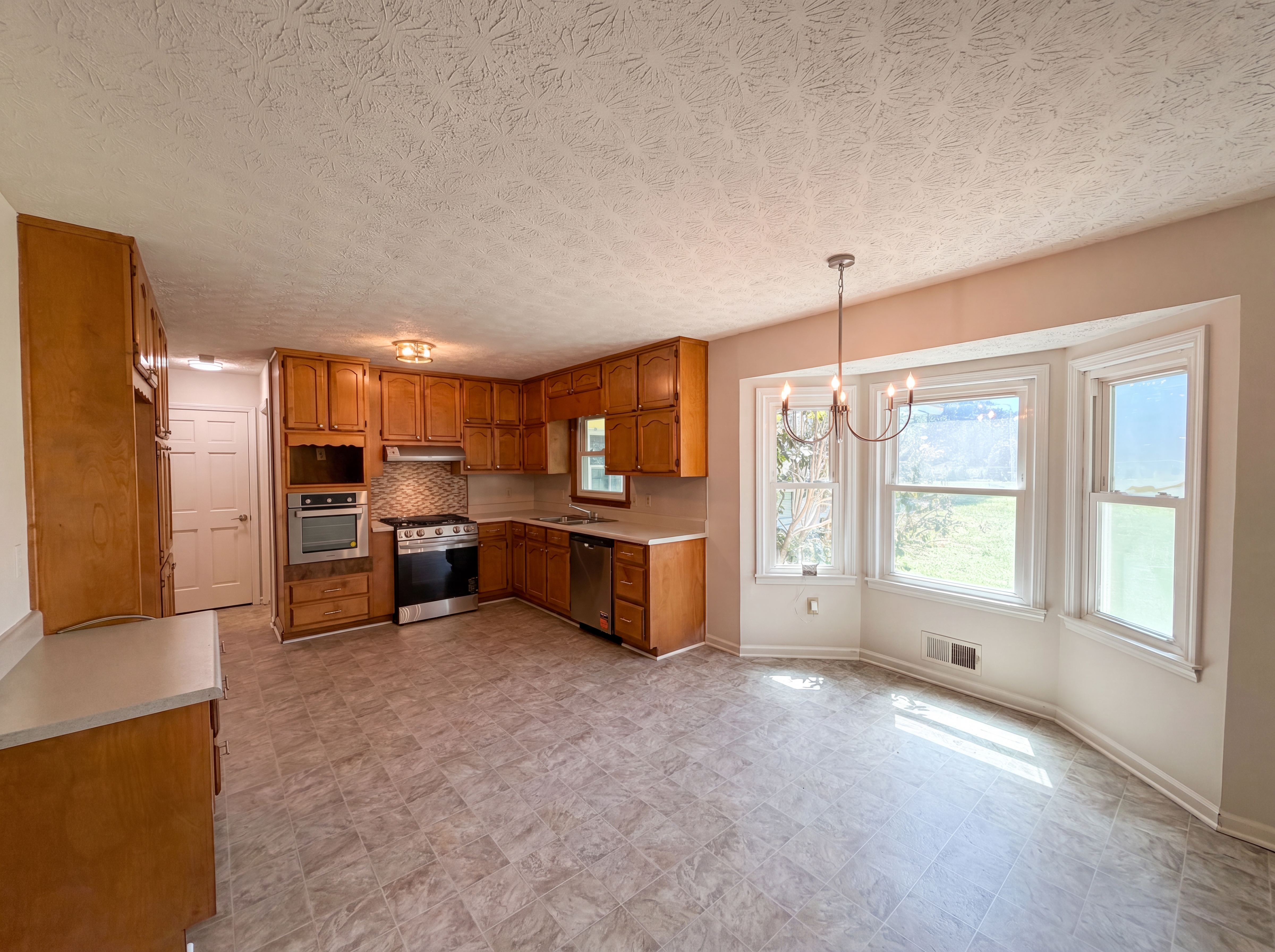 Photo 12 of 28 of 115 Briarwood Pl, Stockbridge, GA