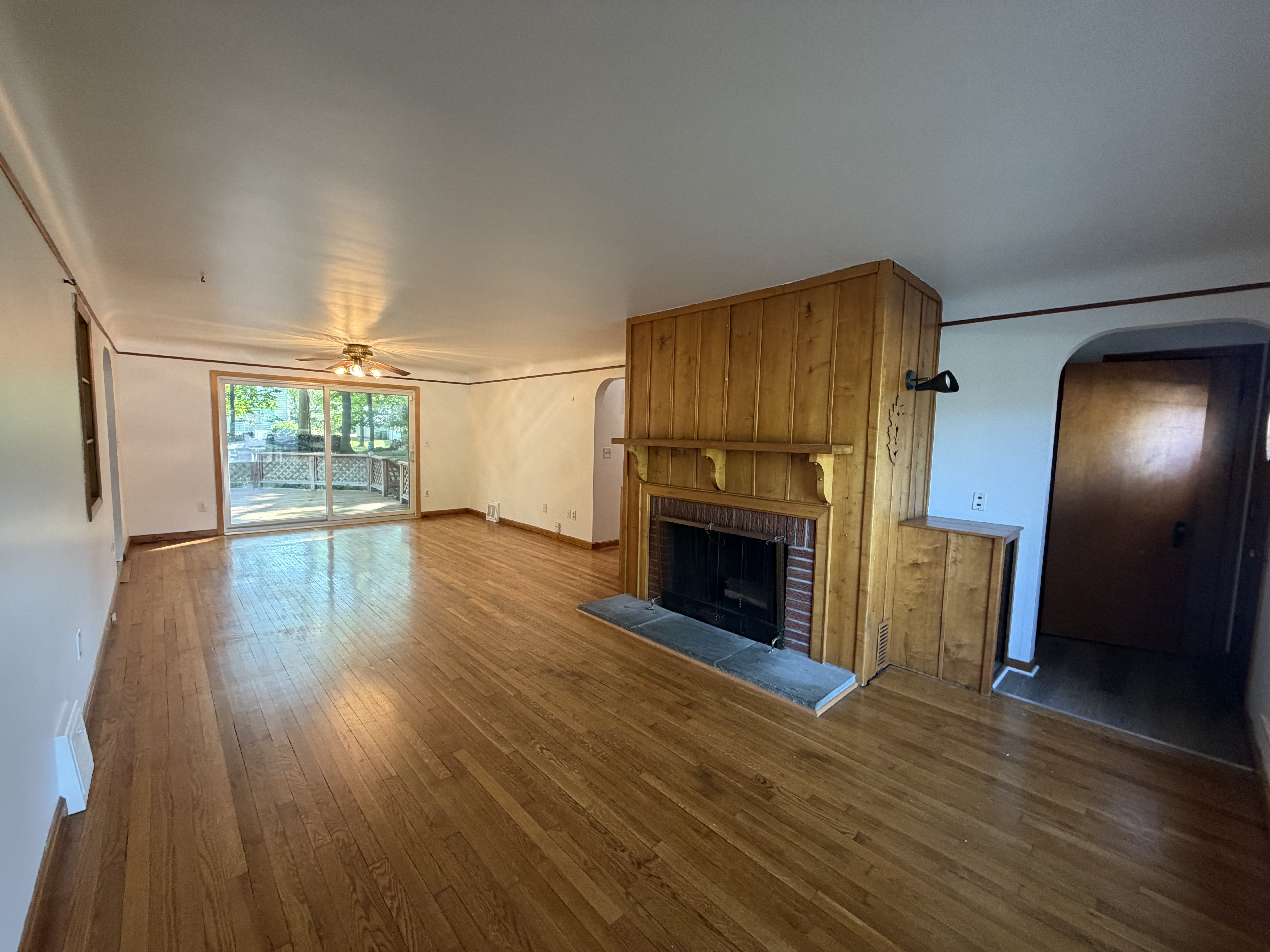 Photo 8 of 22 of 29352 Waldensa Ave, Wickliffe, OH