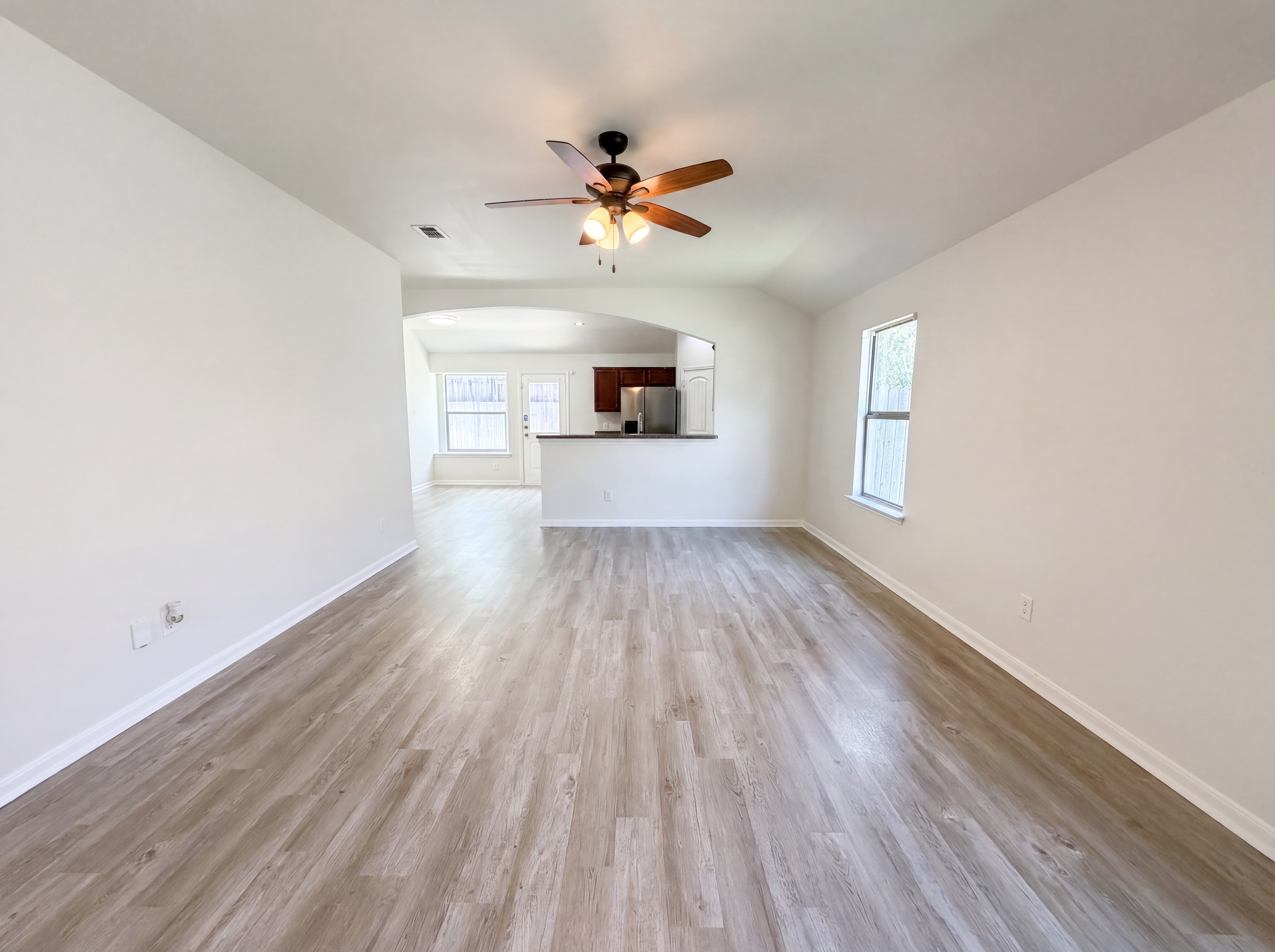 Photo 3 of 18 of 2824 Saint Bernard Dr, Dallas, TX