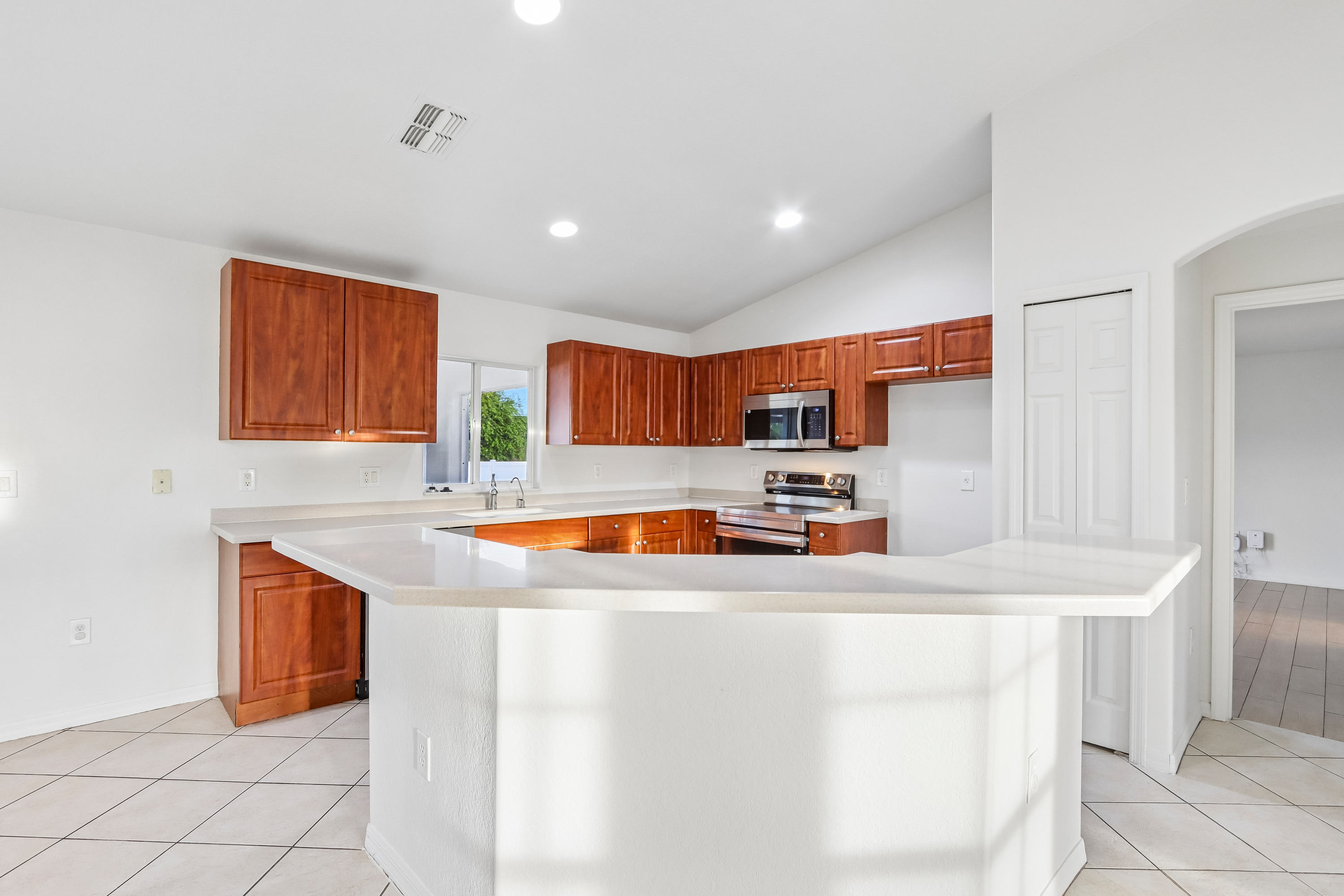 Photo 2 of 18 of 1136 SW 18th Ct, Cape Coral, FL