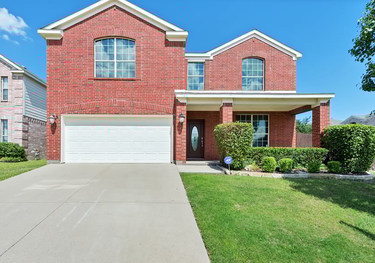 Photo 1 of 32 - 9900 Shelburne Rd, Fort Worth, TX 76244