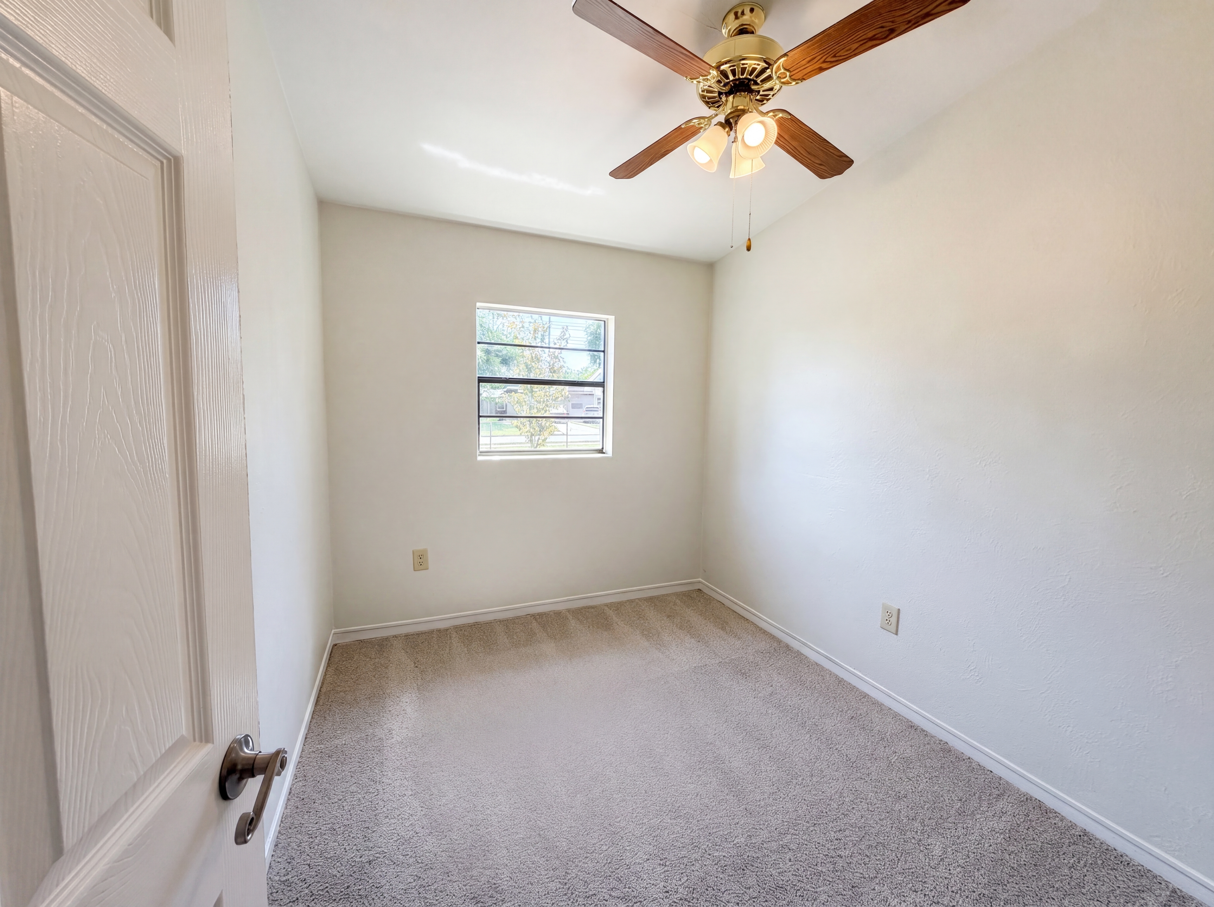 Photo 4 of 20 of 4616 Robbins Ave, Orlando, FL