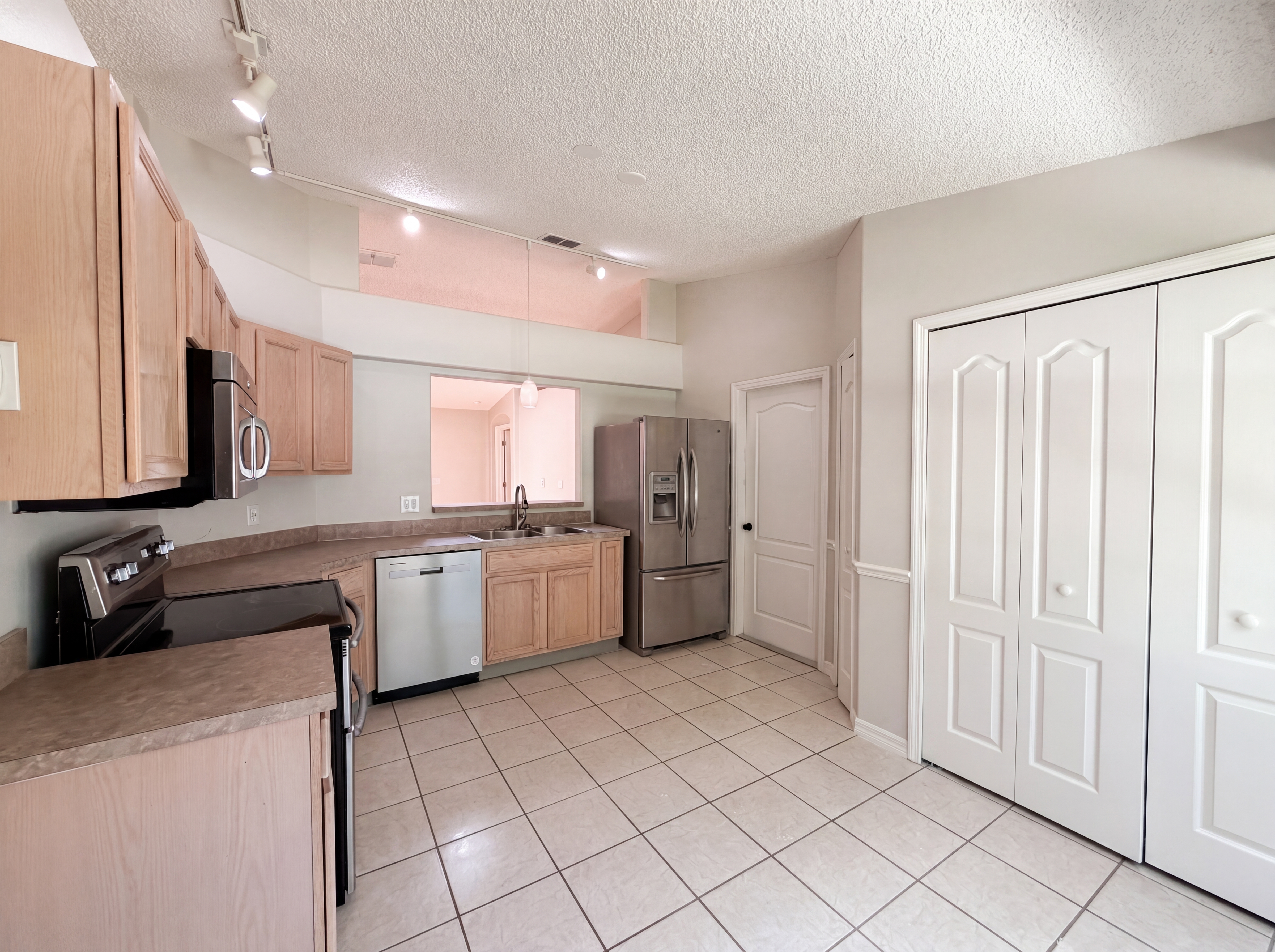 Photo 7 of 20 of 1360 Wildberry Ln, Deltona, FL