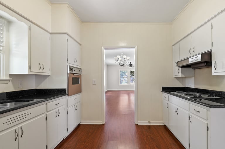 Photo 9 of 30 - 1404 Stanwood Ave, Cleburne, TX 76033