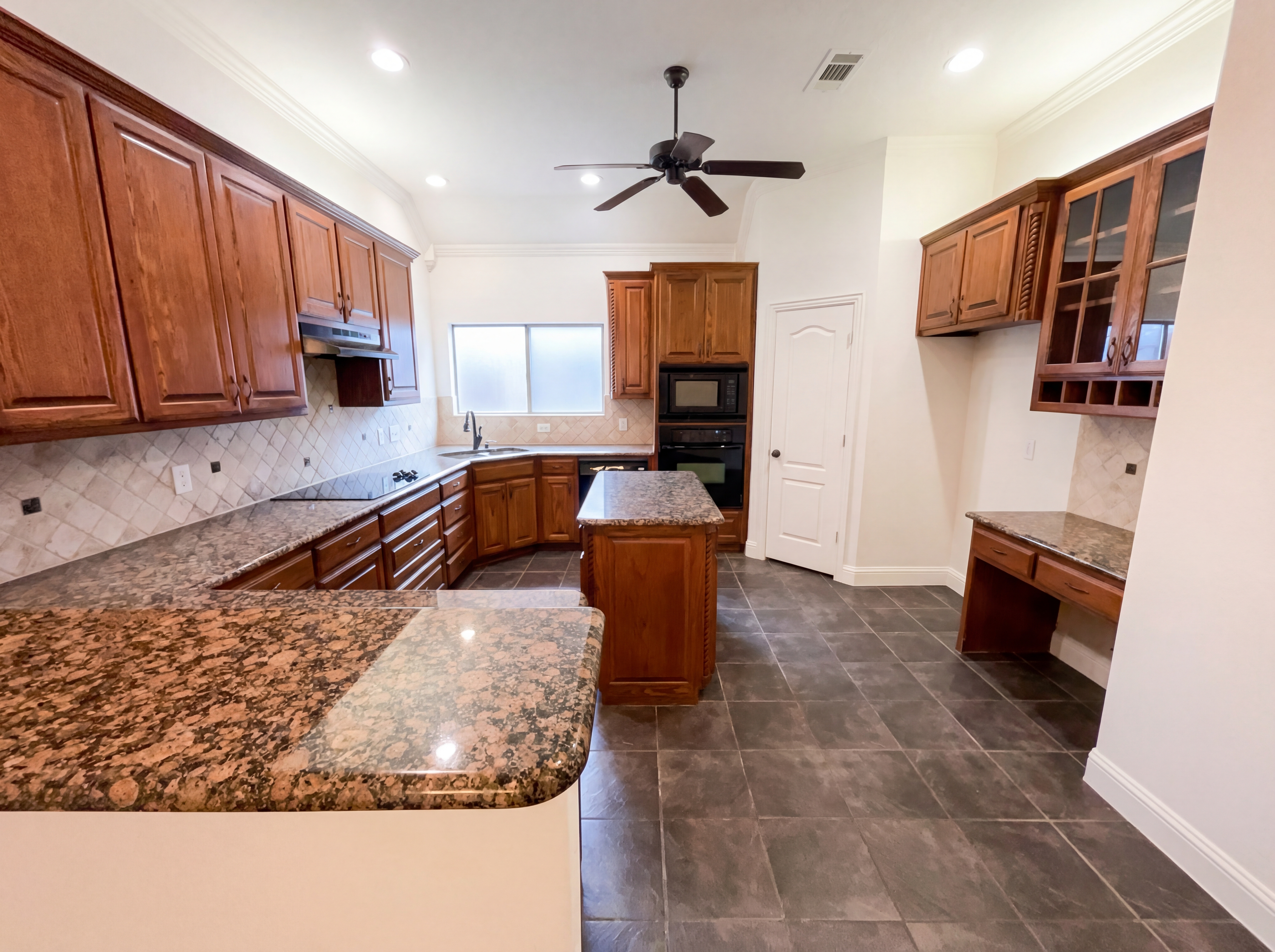 Photo 2 of 19 of 1817 Colorado Ct, Burleson, TX