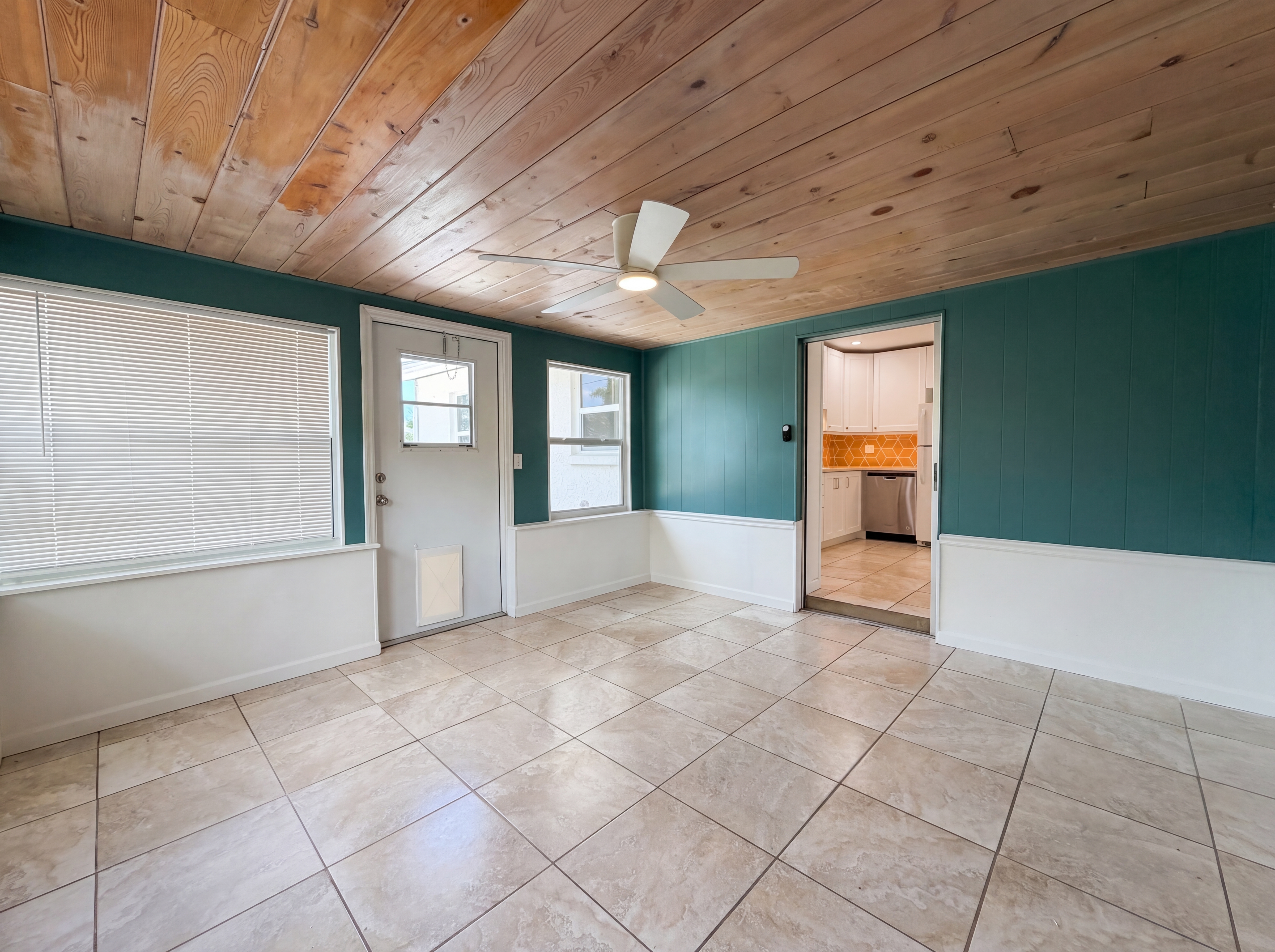Photo 21 of 28 of 829 E 4th St, Englewood, FL