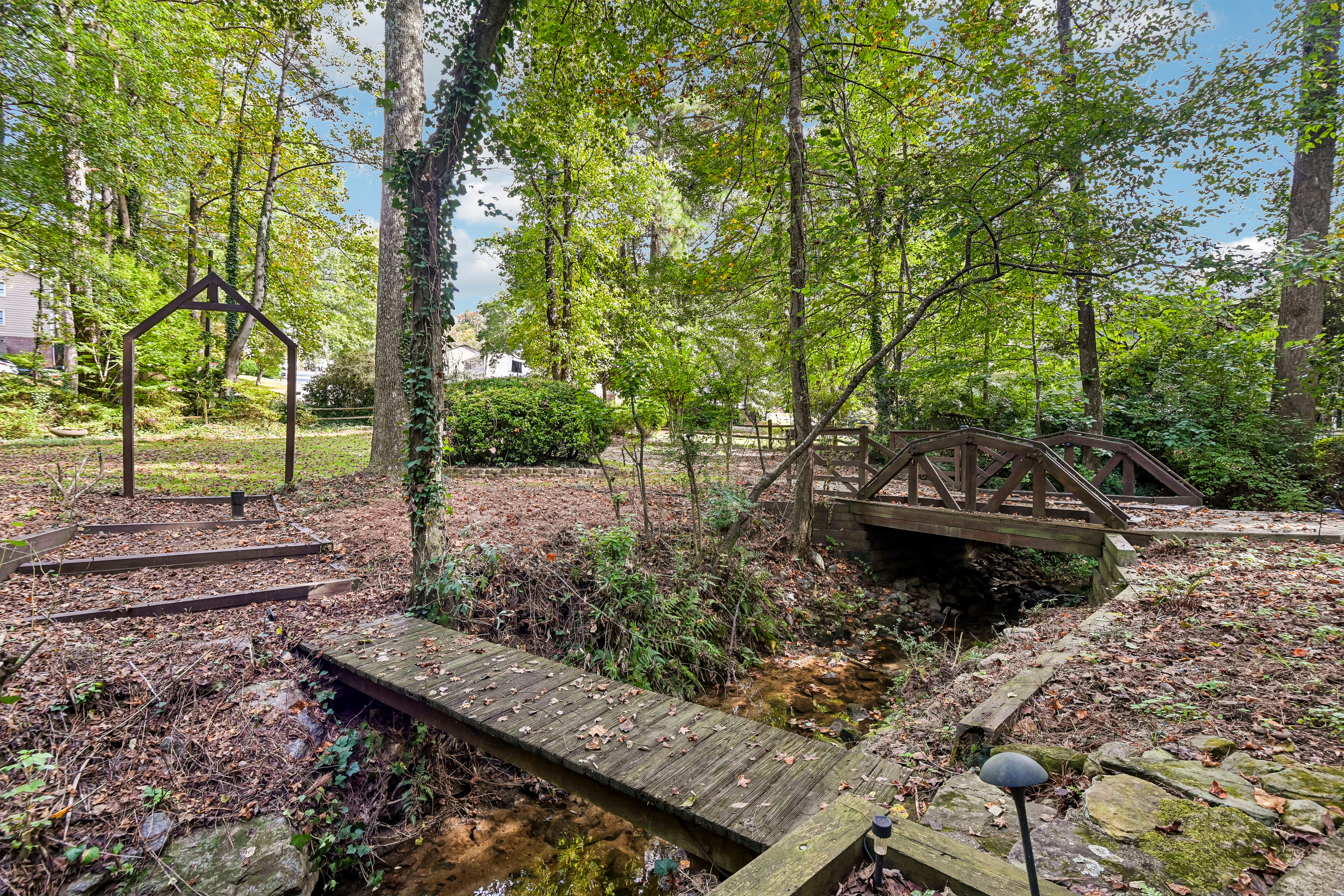 Photo 22 of 28 of 2623 Wellington Dr, Marietta, GA