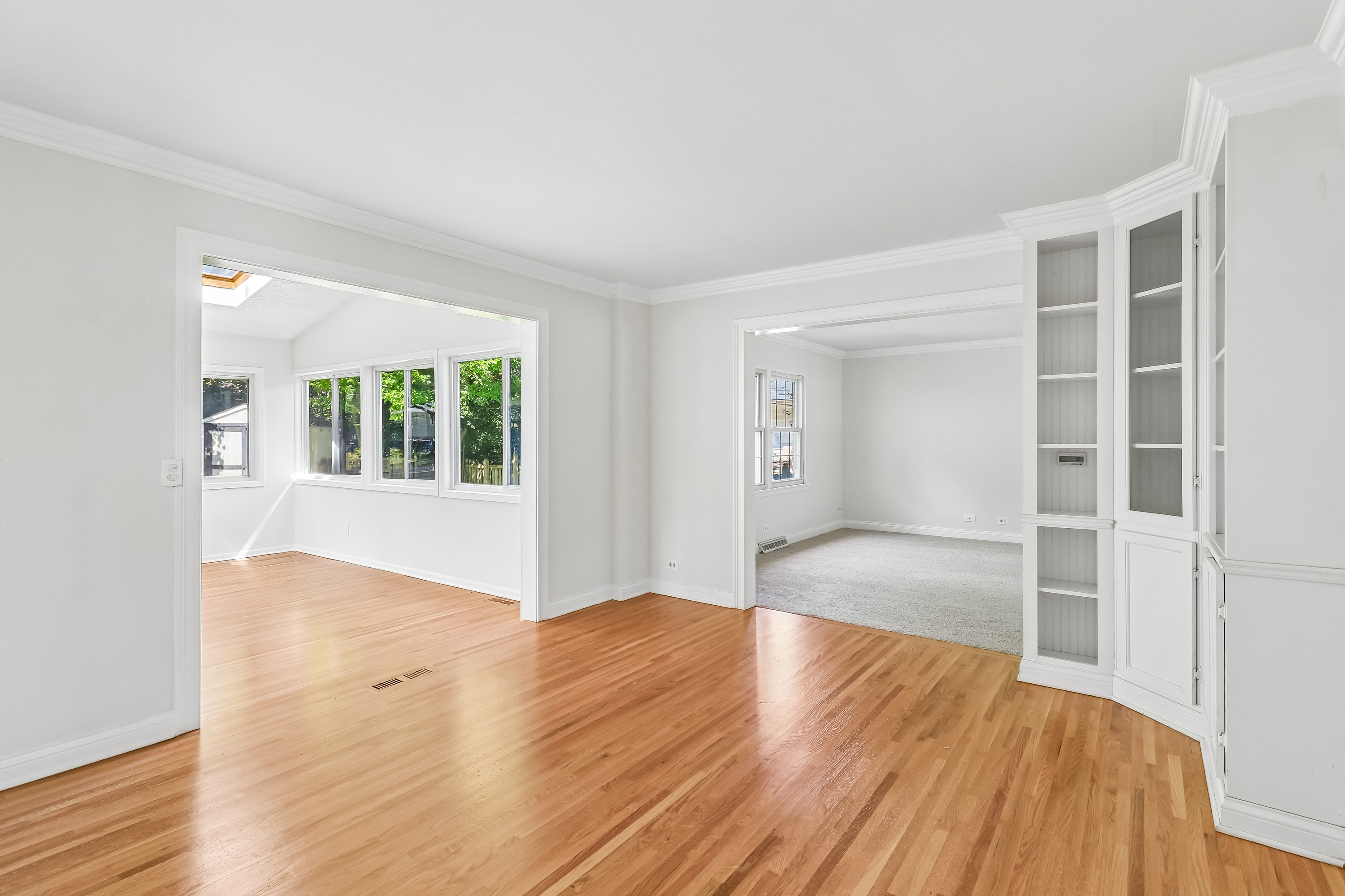 Photo 13 of 46 of 1053 Laurel Ln, Naperville, IL