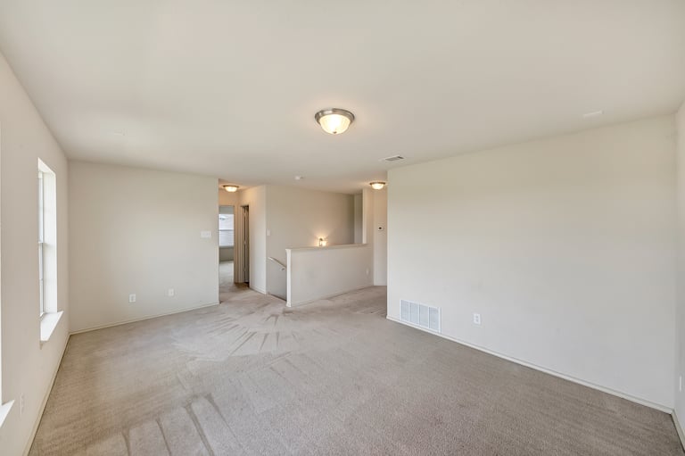 Photo 17 of 28 - 252 Rock Meadow Dr, Crowley, TX 76036