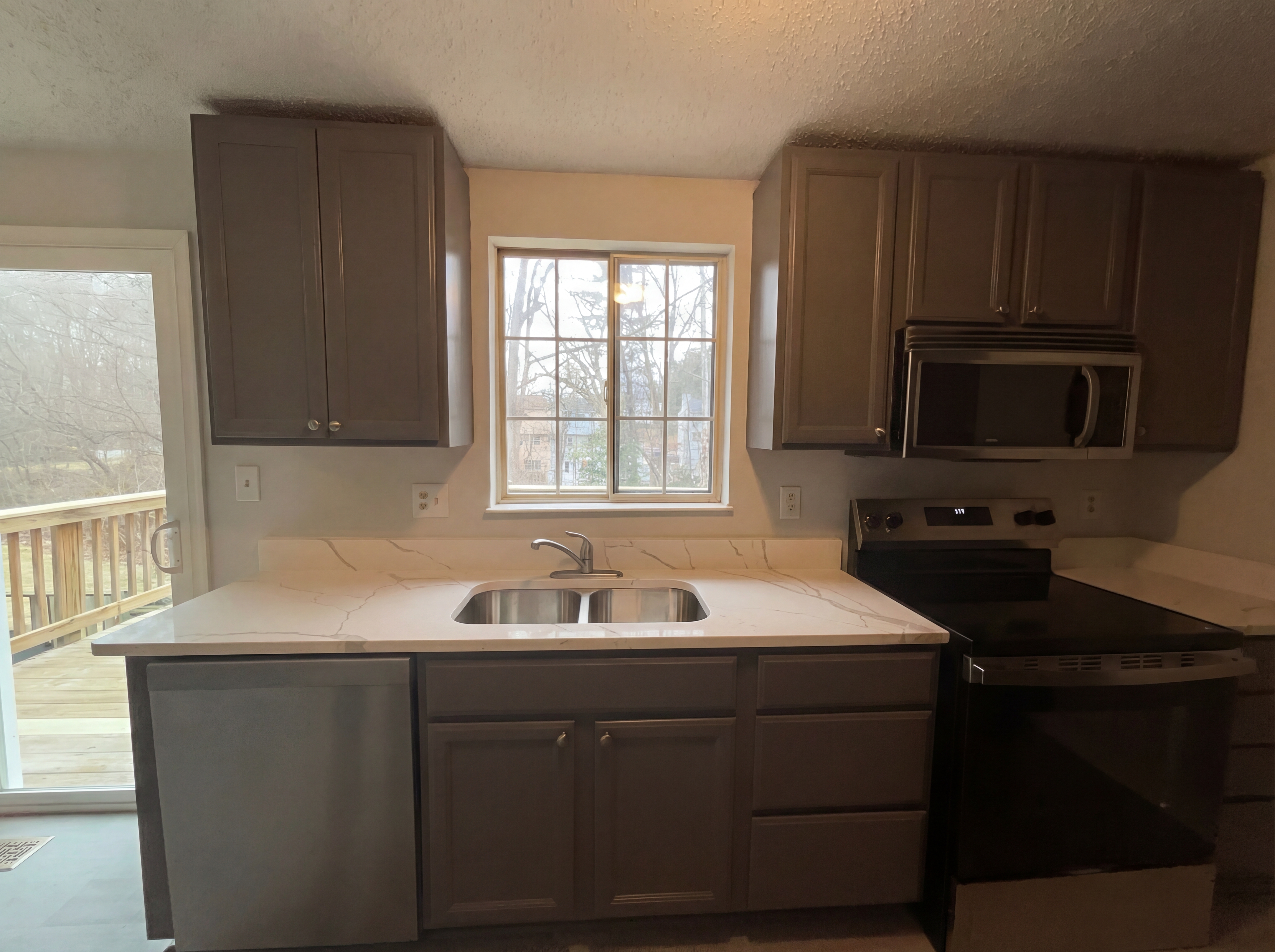 Photo 9 of 18 of 13524 Bentley Cir, Woodbridge, VA