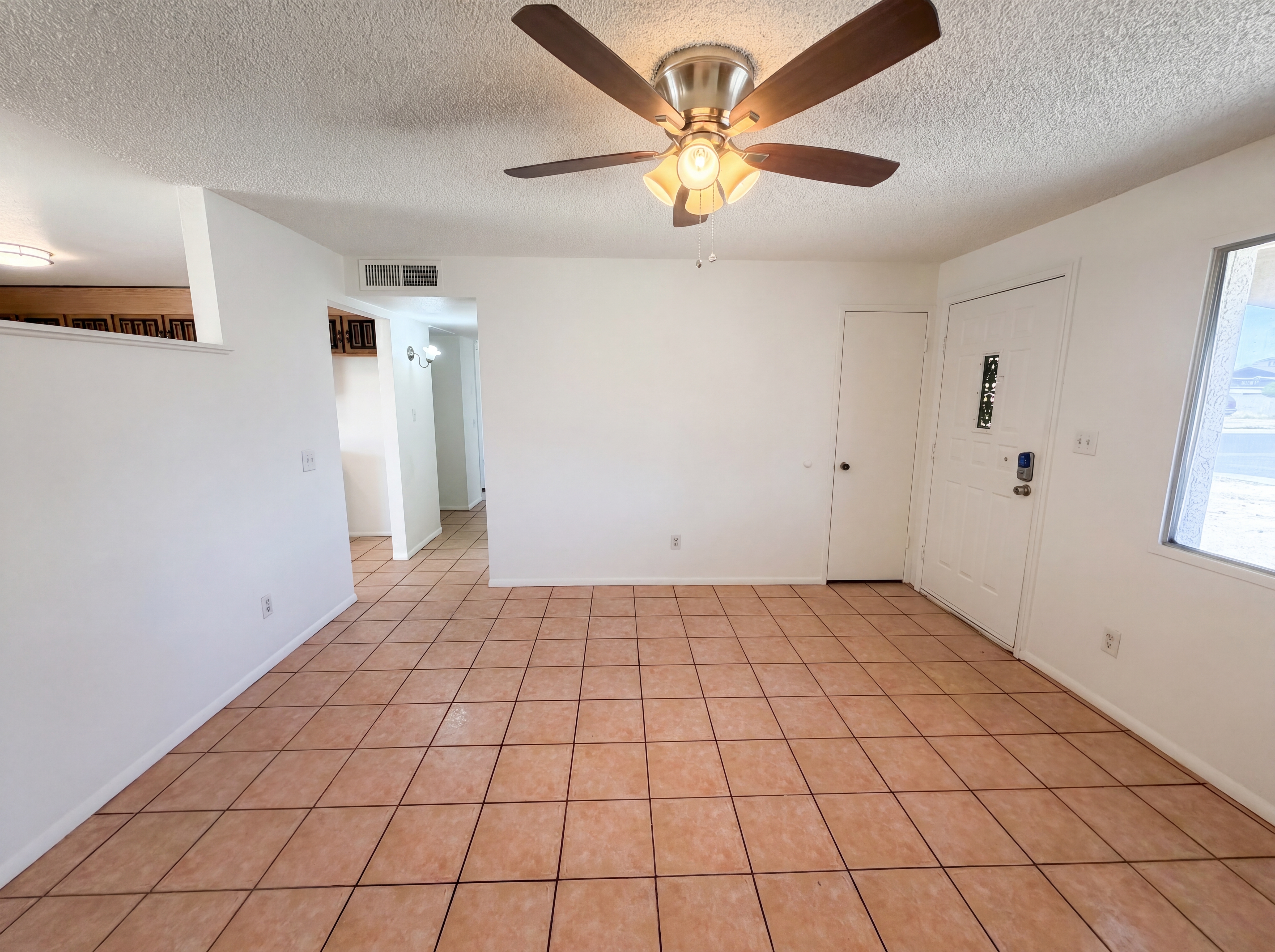Photo 7 of 19 of 2831 N 70th Dr, Phoenix, AZ