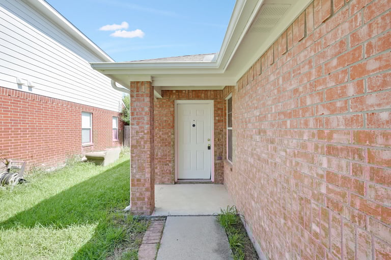 Photo 24 of 26 - 9812 Parkmere Dr, Fort Worth, TX 76108