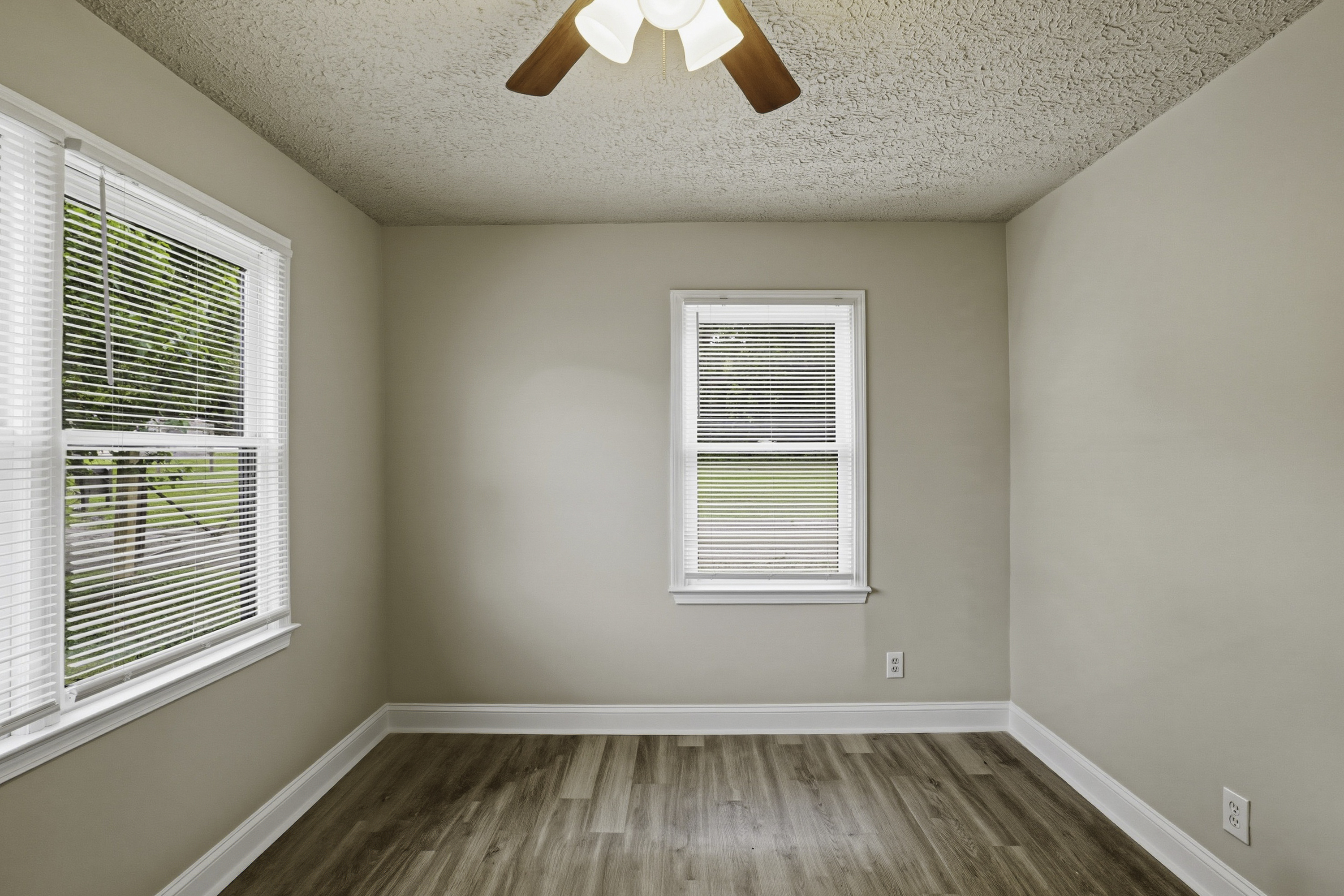 Photo 4 of 25 of 1620 Eastland Rd SE, Atlanta, GA