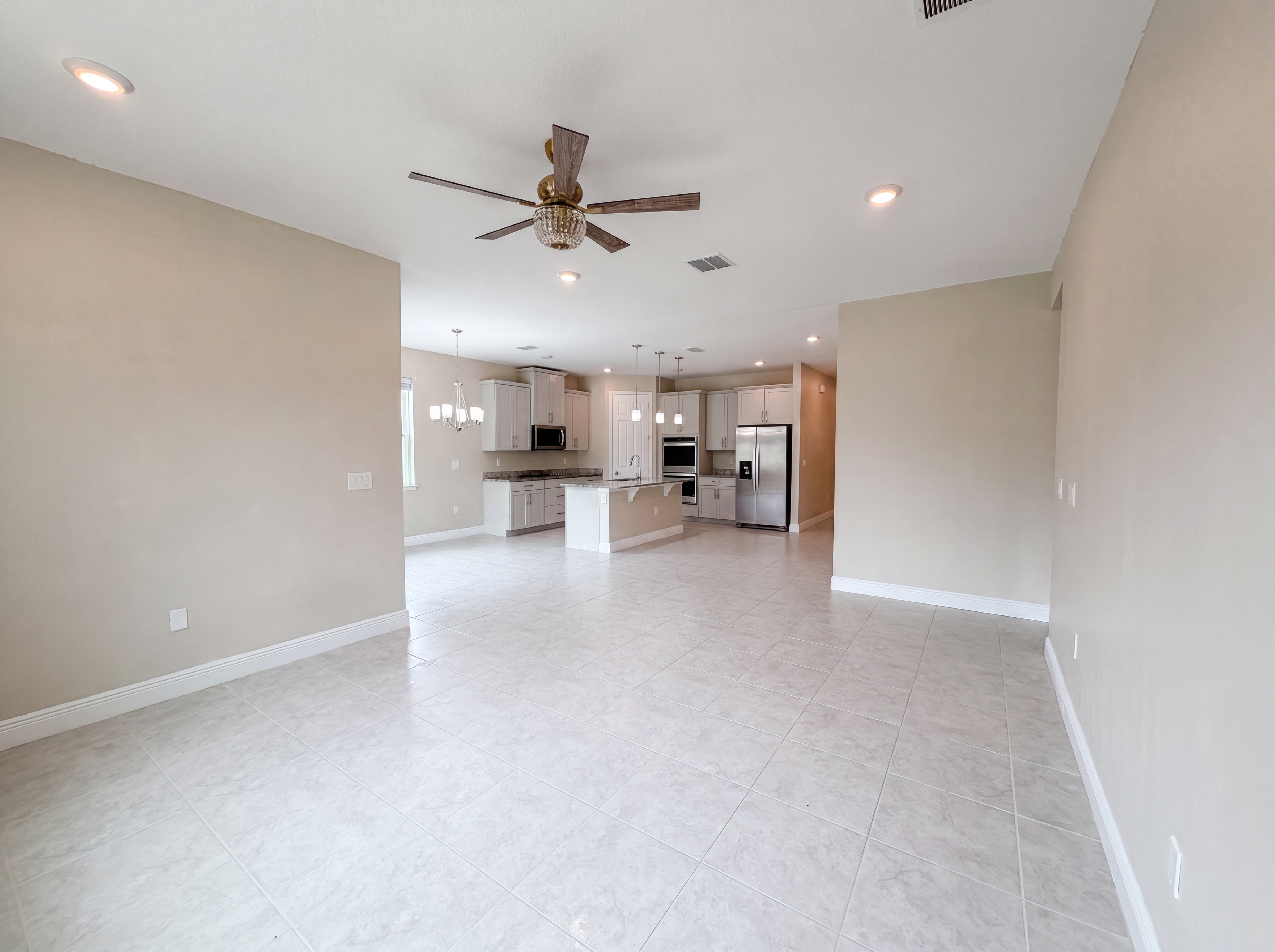 Photo 3 of 21 of 528 Bellissimo Pl, Howey In The Hills, FL
