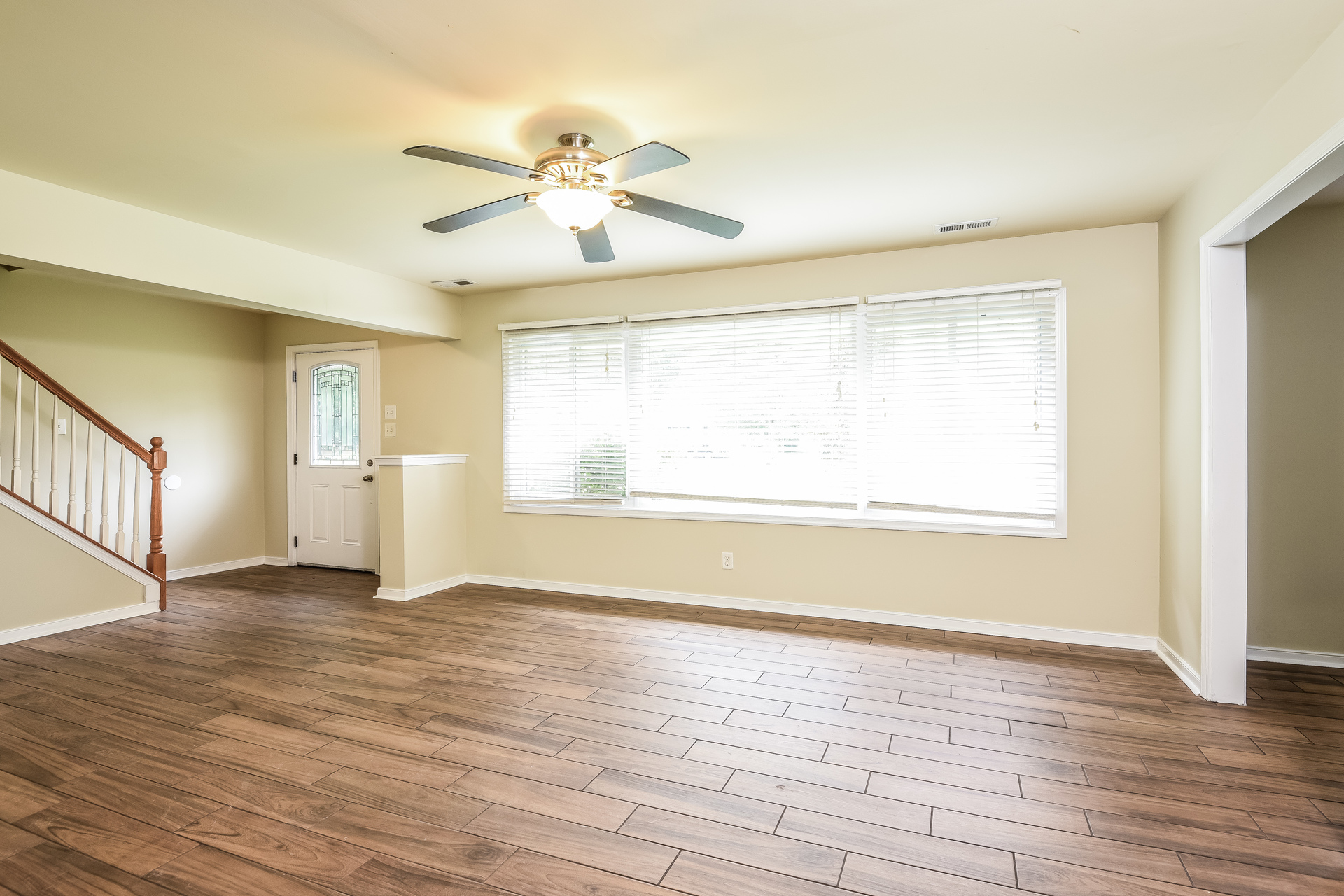 Photo 3 of 22 of 9304 Farmington Dr, Henrico, VA