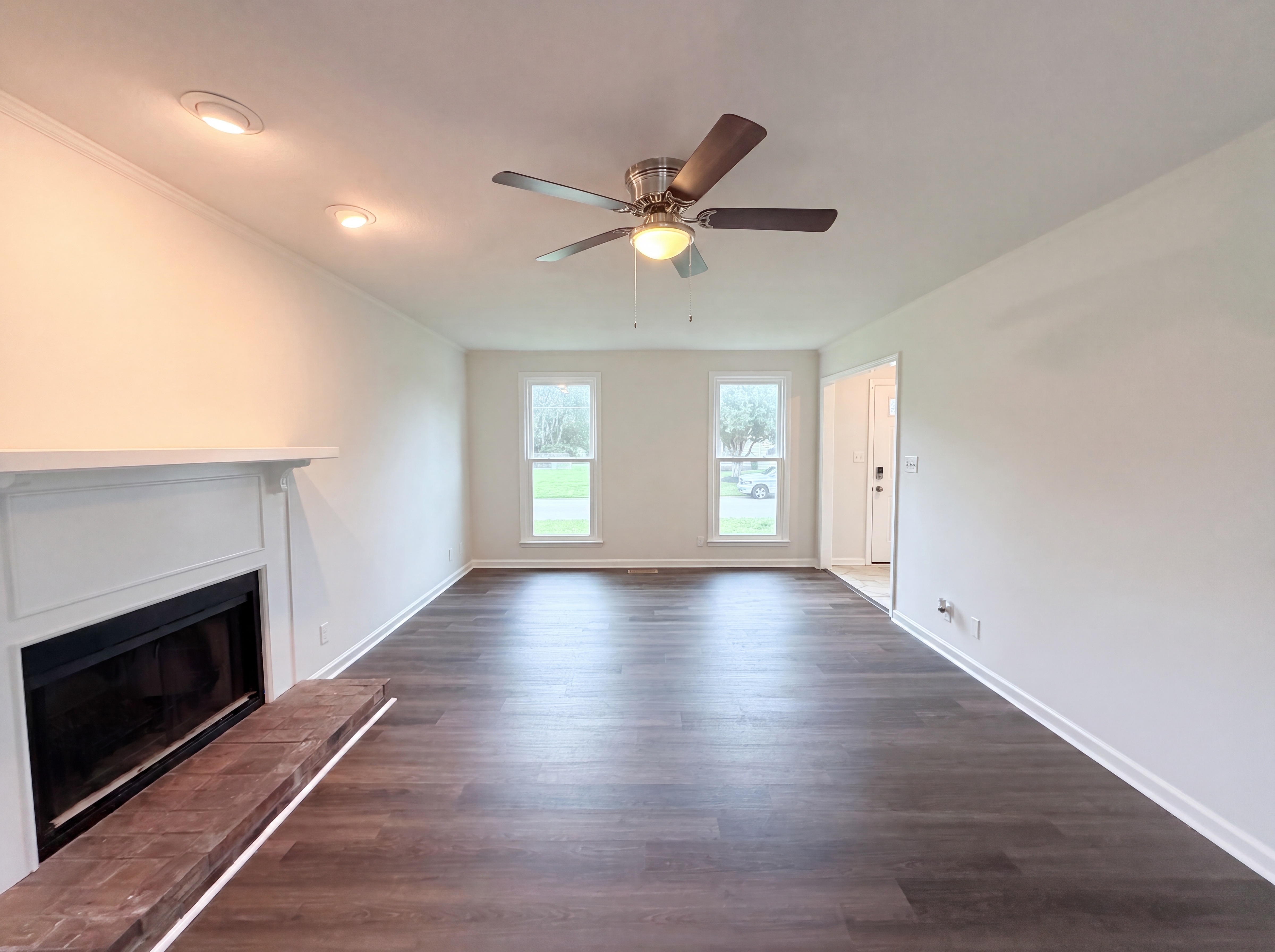 Photo 3 of 24 of 3402 Chaney Ln, Clarksville, TN