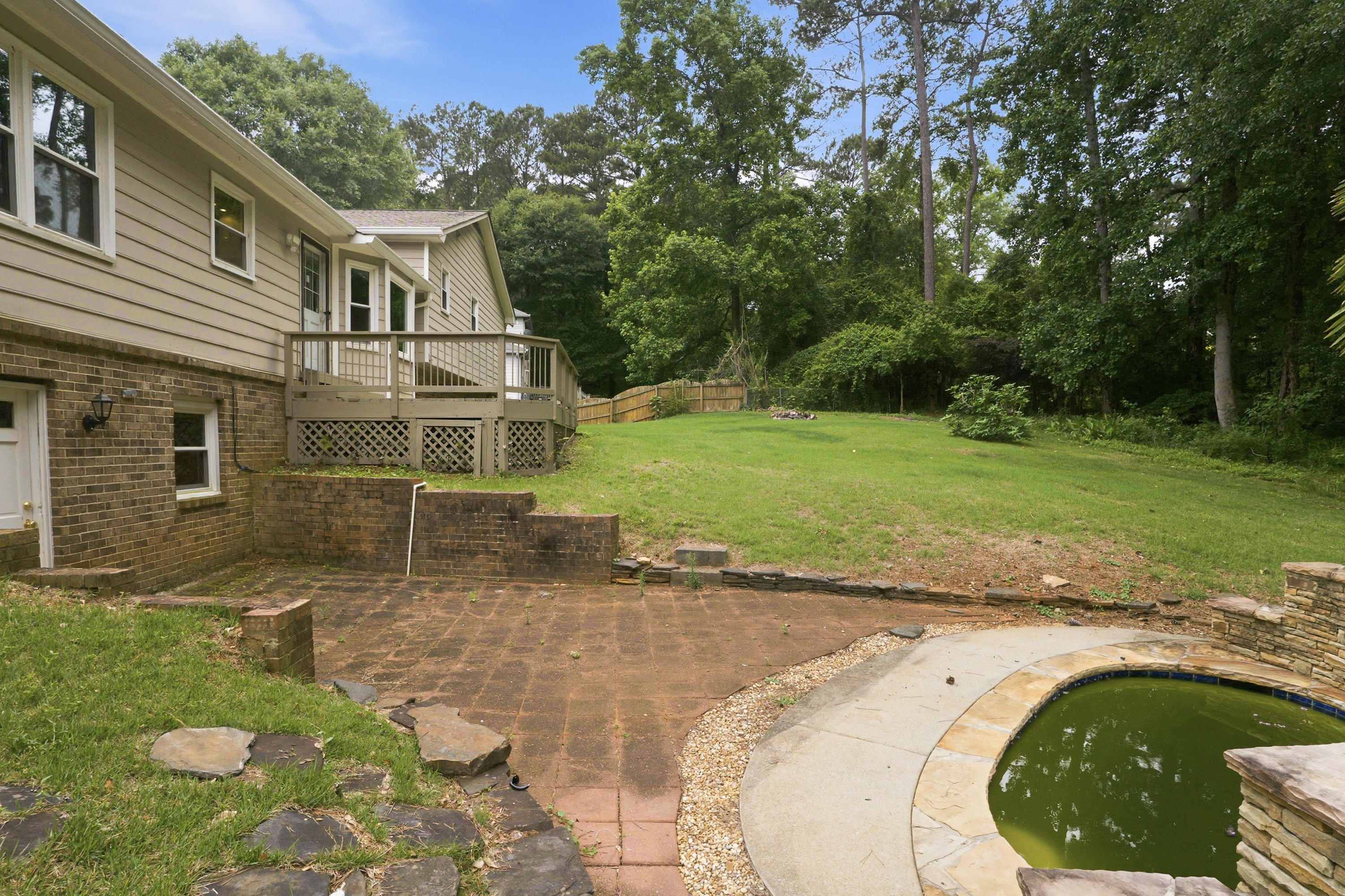 Photo 30 of 37 of 3839 Cotswold Dr , Lilburn, GA