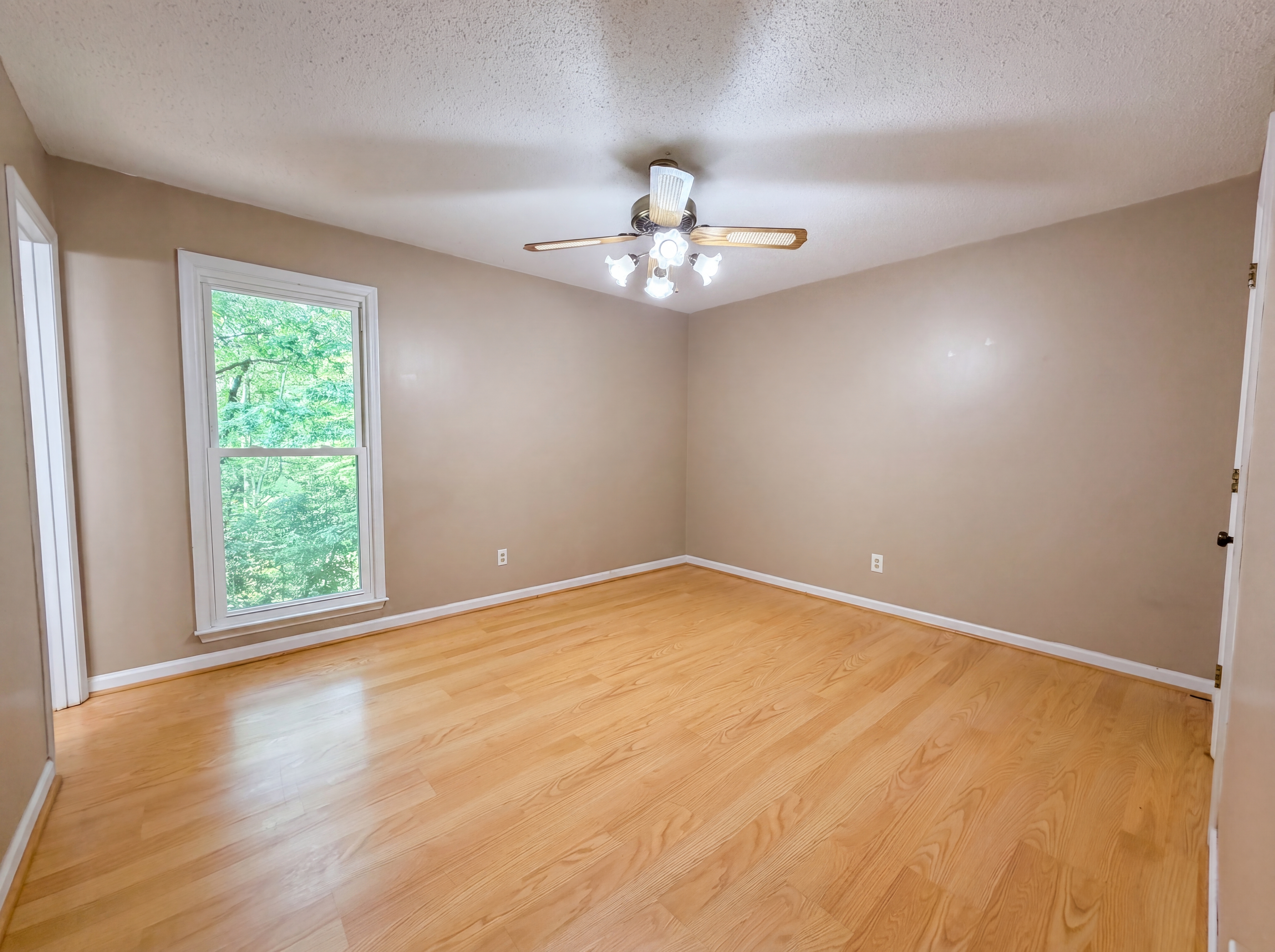 Photo 4 of 18 of 1500 Shady Oak Cir, Birmingham, AL