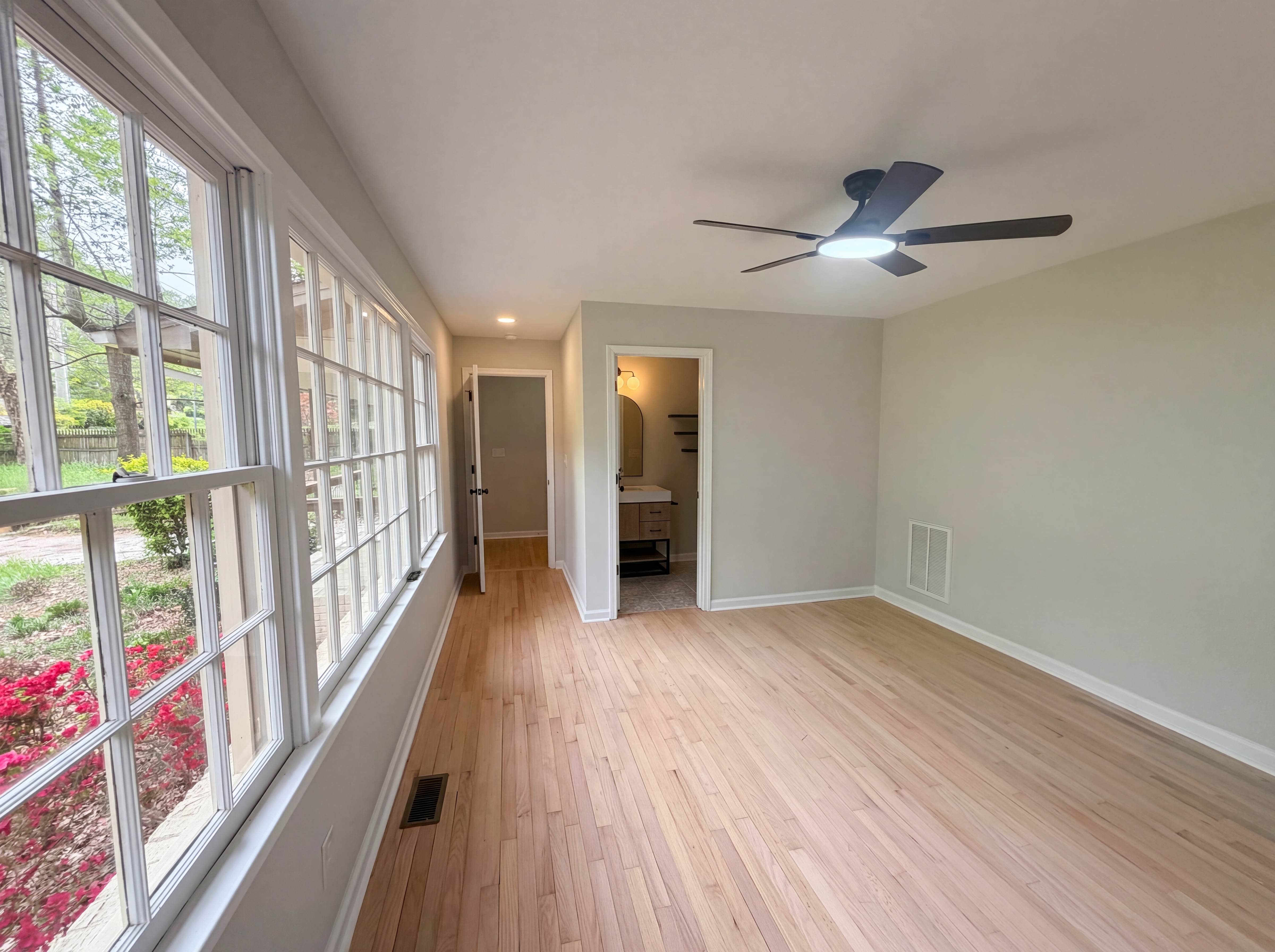 Photo 4 of 19 of 4117 White Pine Dr, Raleigh, NC