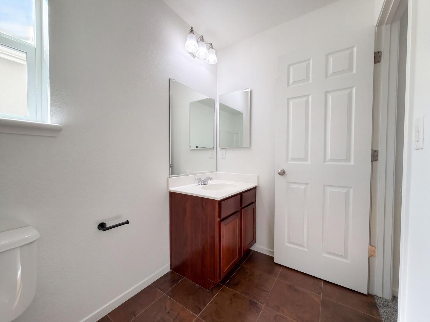 Photo 11 of 17 of 8260 Red Rock Dr, Sacramento, CA