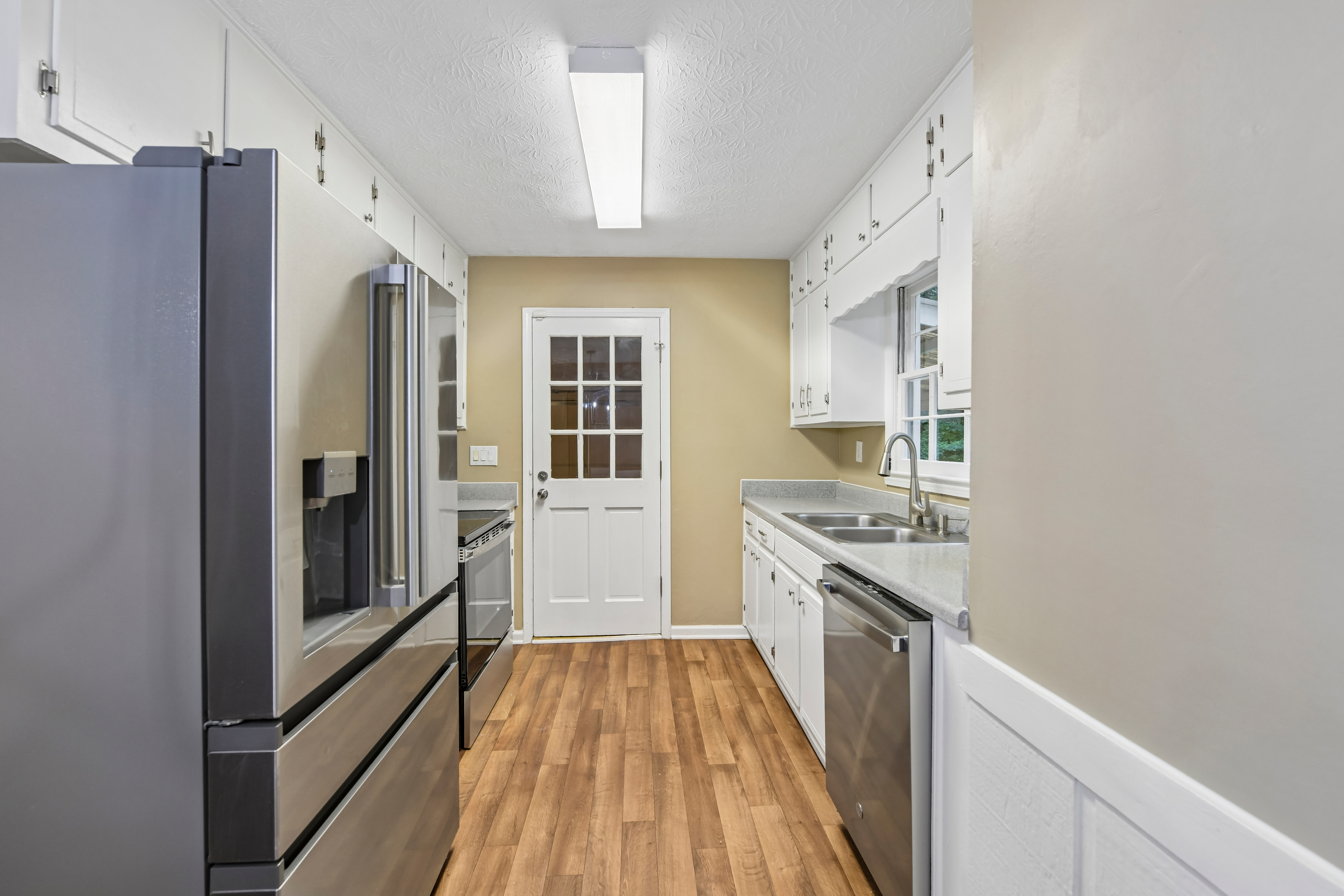 Photo 2 of 38 of 714 Continental Dr, Lawrenceville, GA