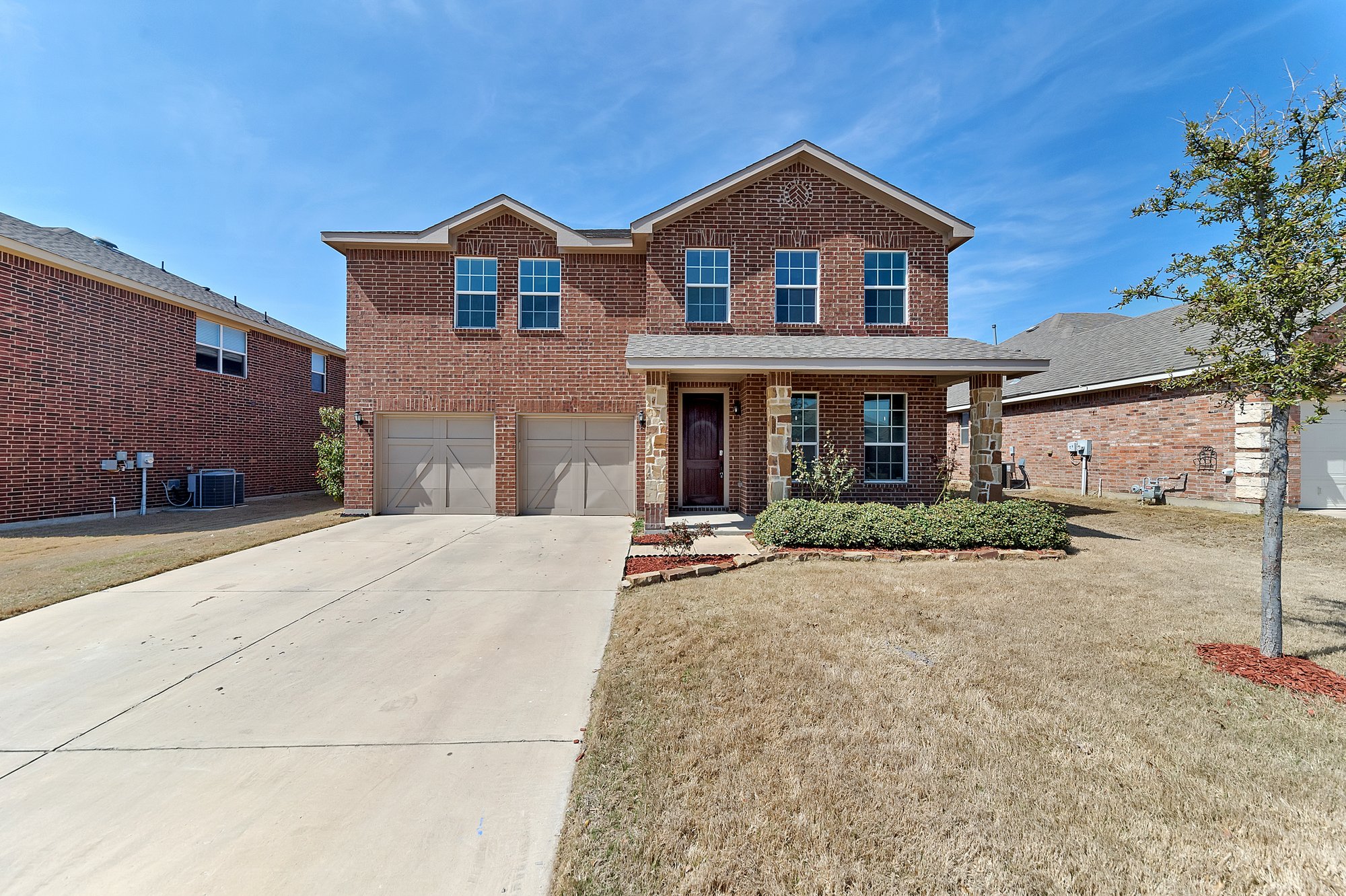 Photo 1 of 37 - 941 John Kennedy Dr, Saginaw, TX 76179