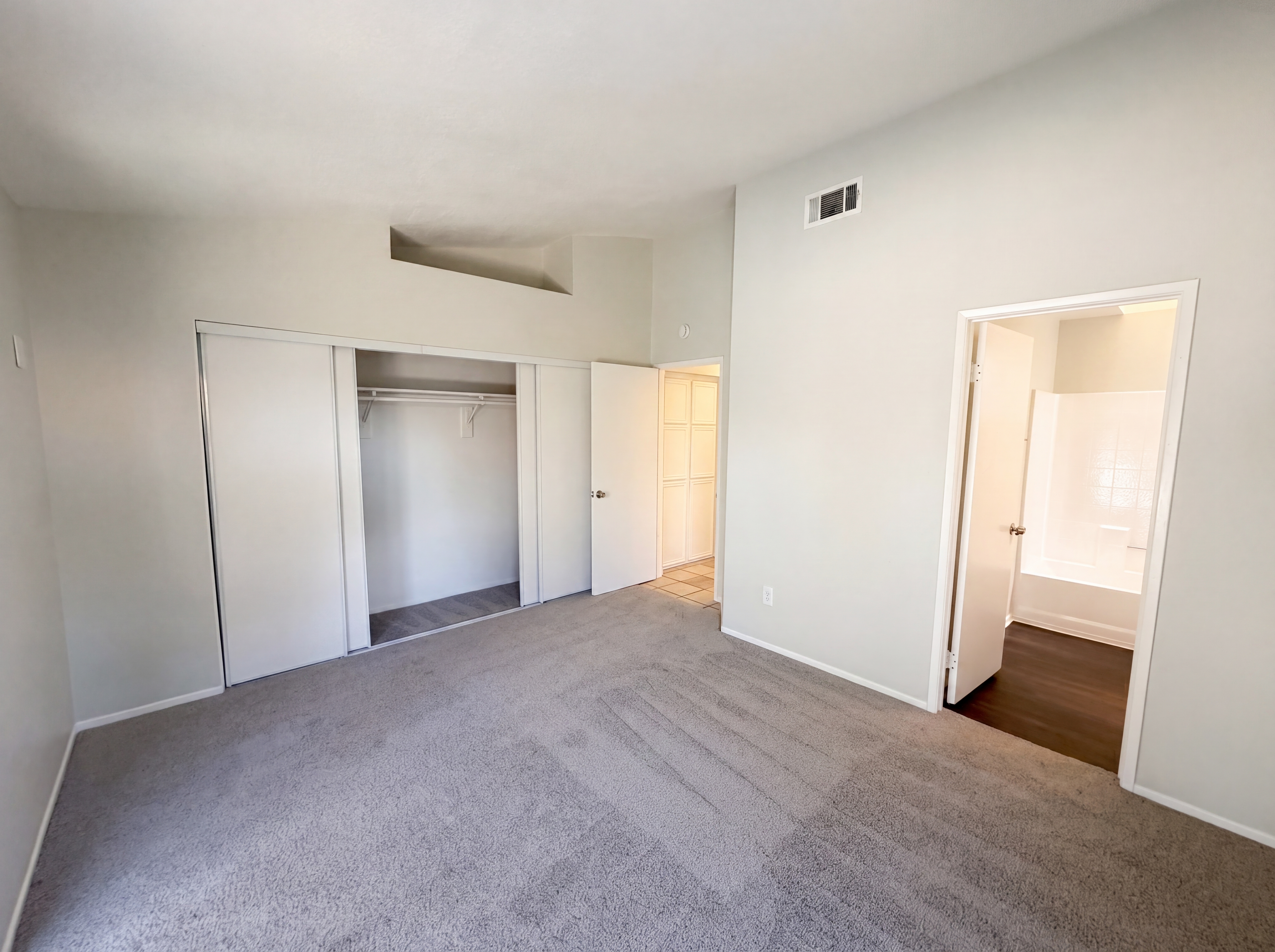 Photo 4 of 26 of 39823 Knollridge Dr, Temecula, CA