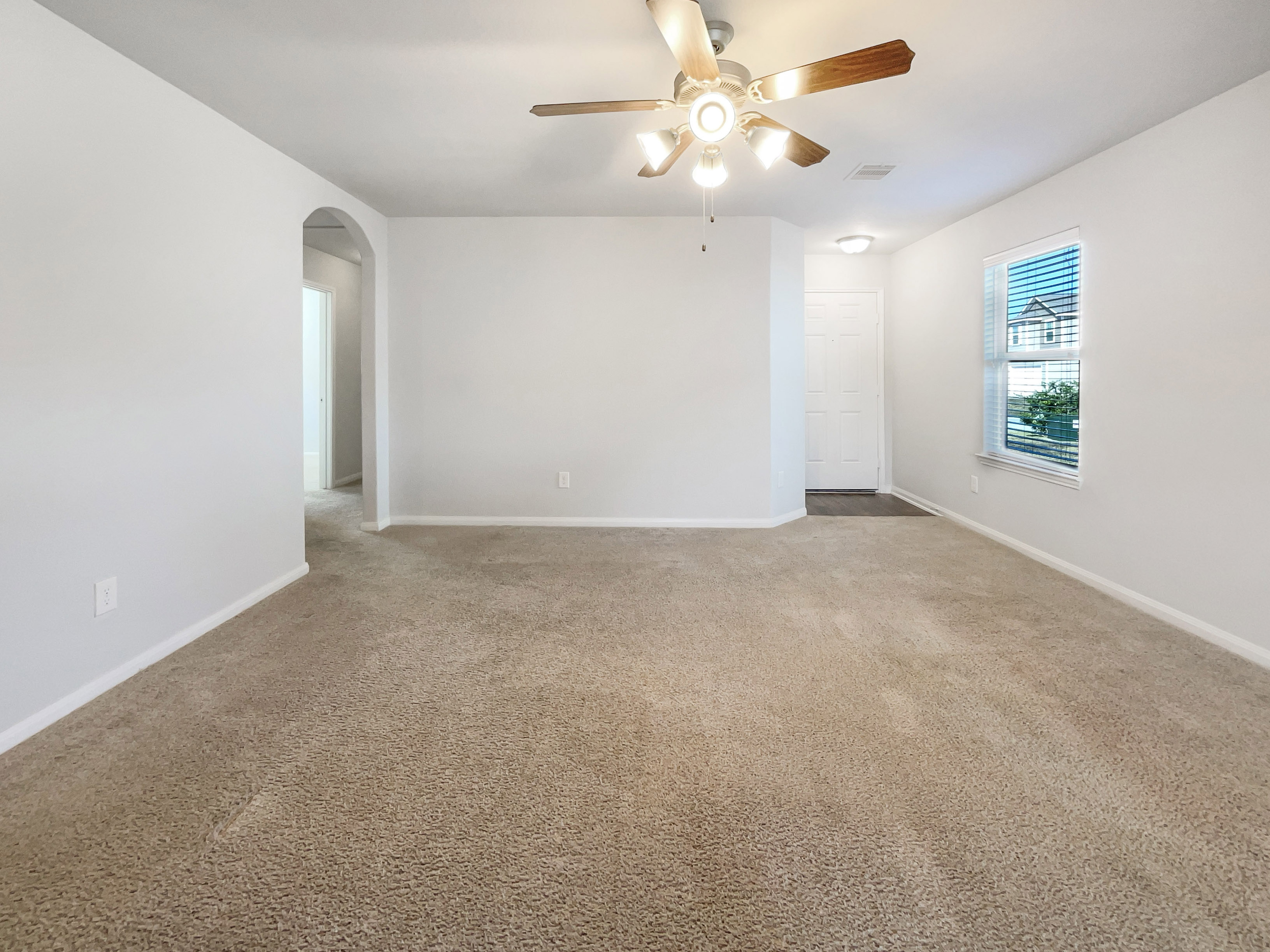 Photo 9 of 17 of 28025 Irving Dr, Magnolia, TX