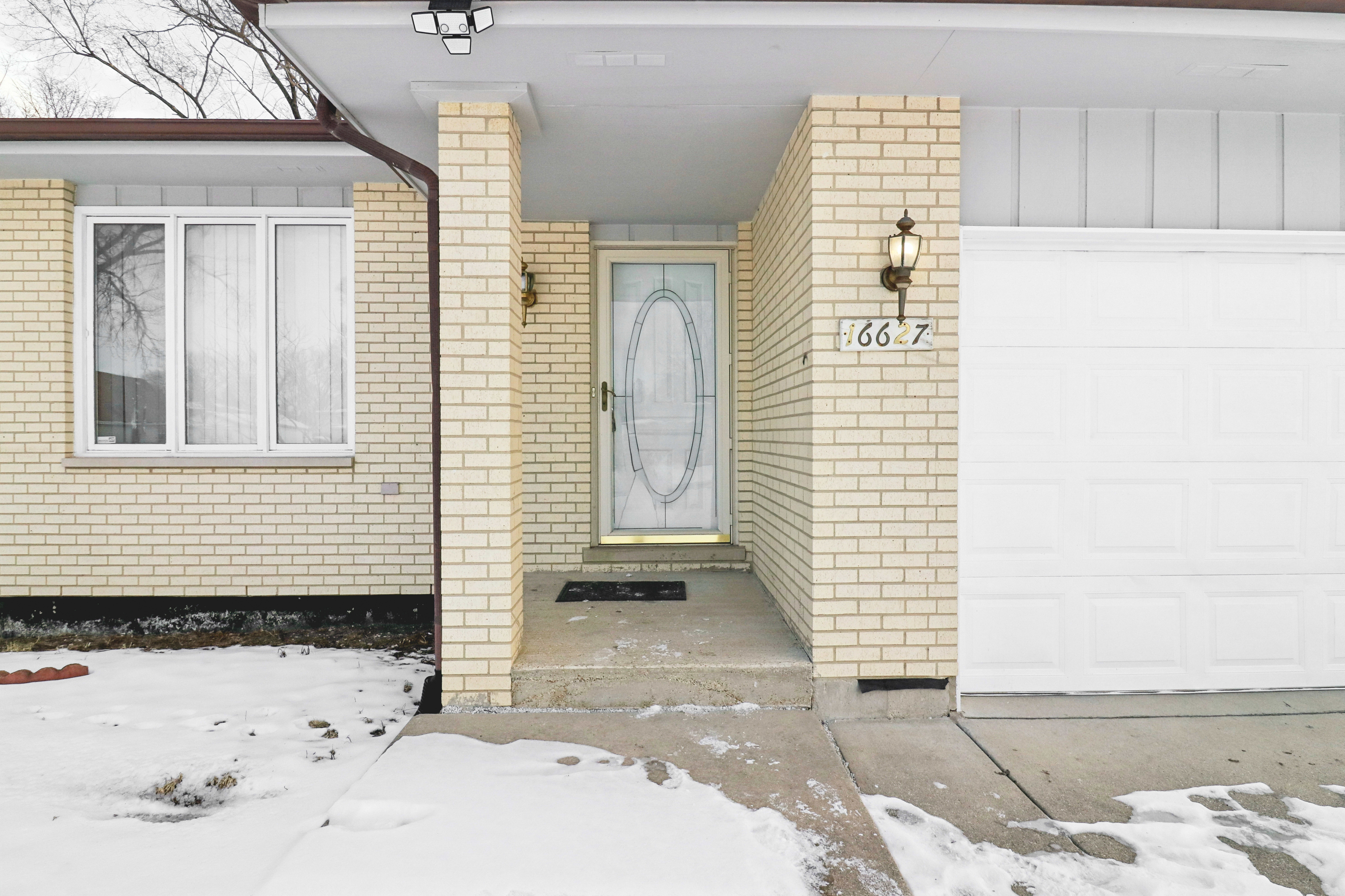 Photo 8 of 37 of 16627 Carse Ave, Harvey, IL