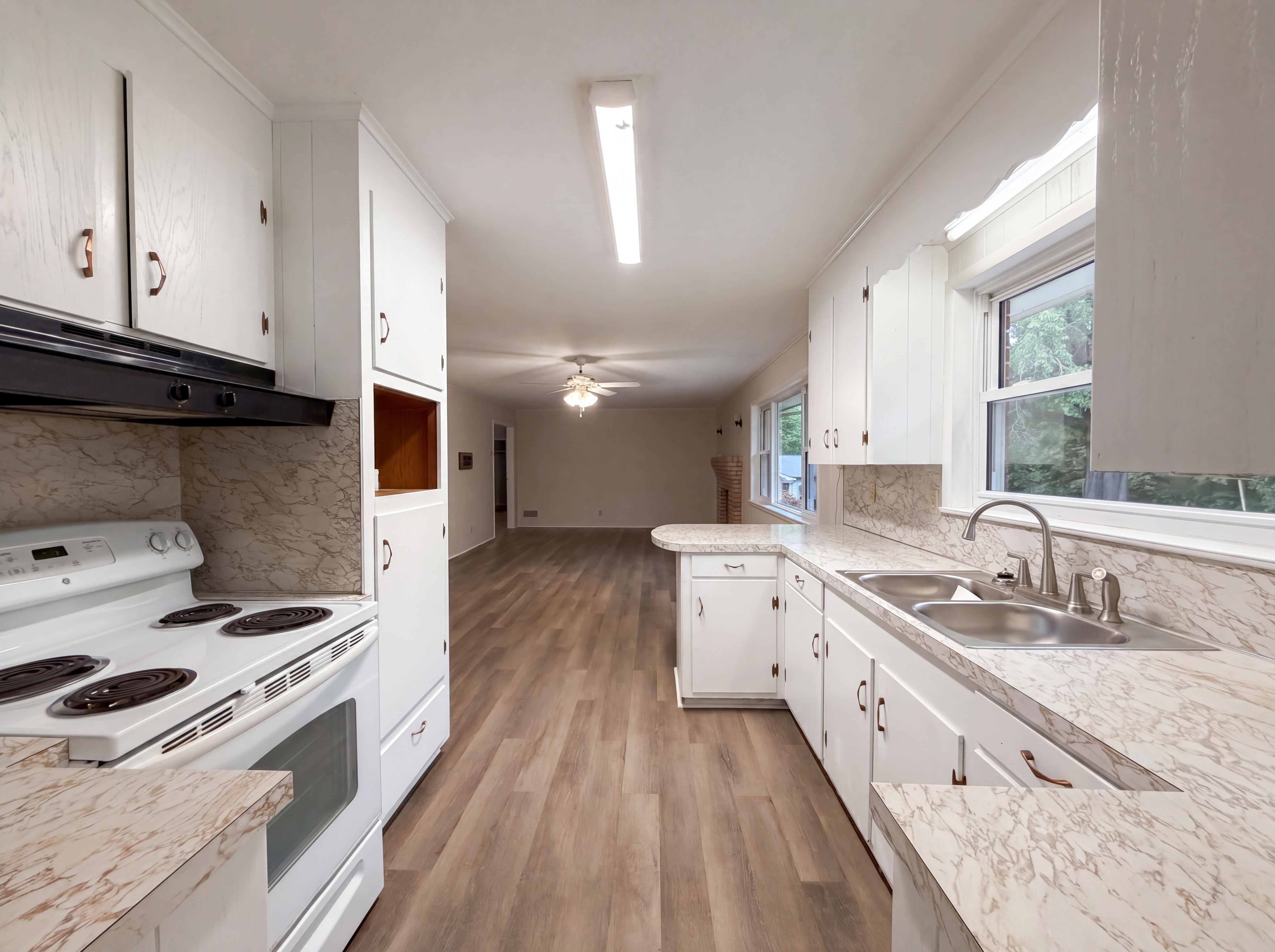 Photo 2 of 19 of 128 Greenview Dr, Kannapolis, NC