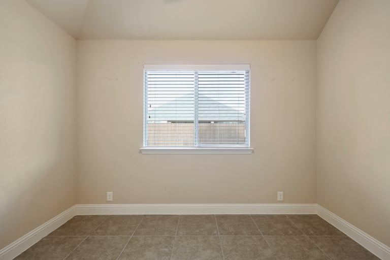 Photo 26 of 33 - 6605 Thistle Wood Dr, Midlothian, TX 76065