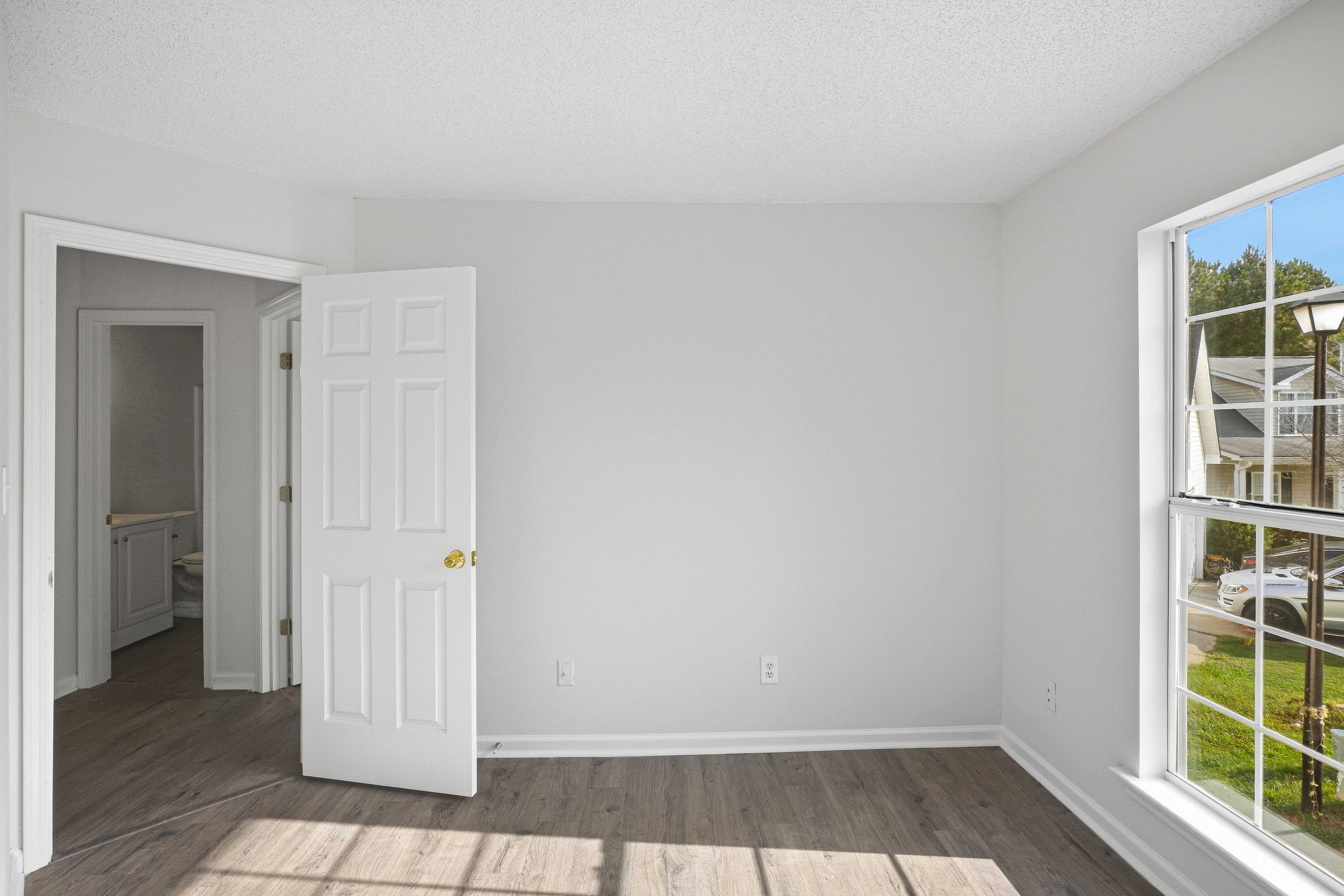 Photo 18 of 36 of 5129 Buchli Crest Ct, Lithonia, GA