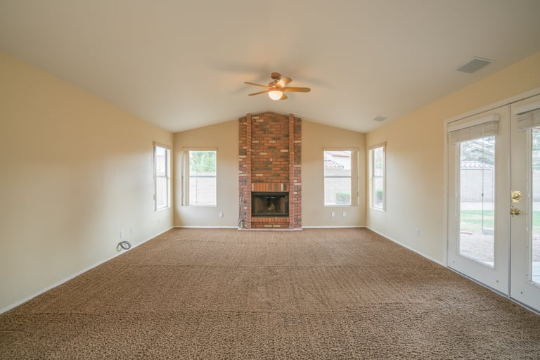 Photo 4 of 28 - 9923 N 58th Dr, Glendale, AZ 85302