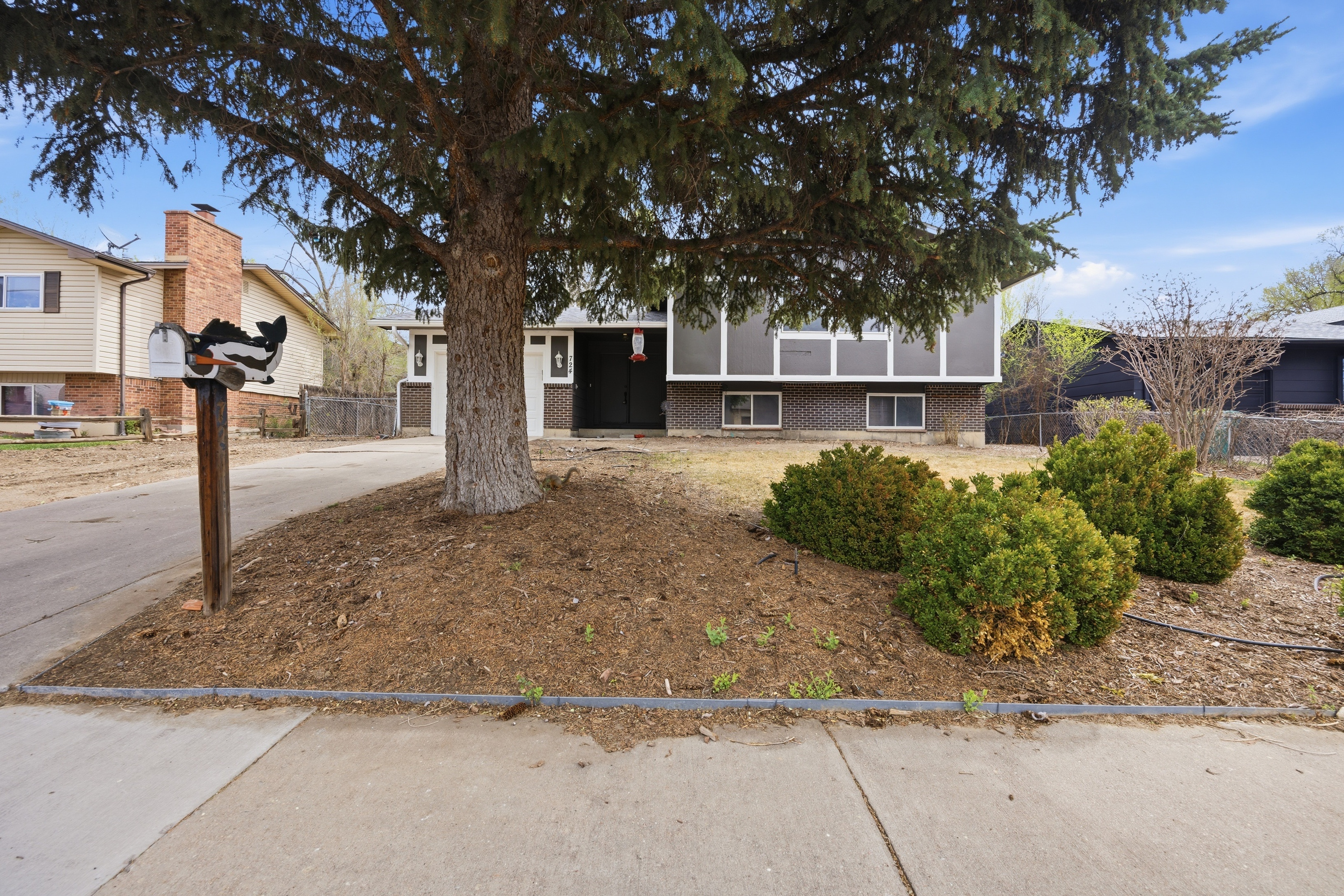 Photo 7 of 41 of 724 Squire St, Colorado Springs, CO