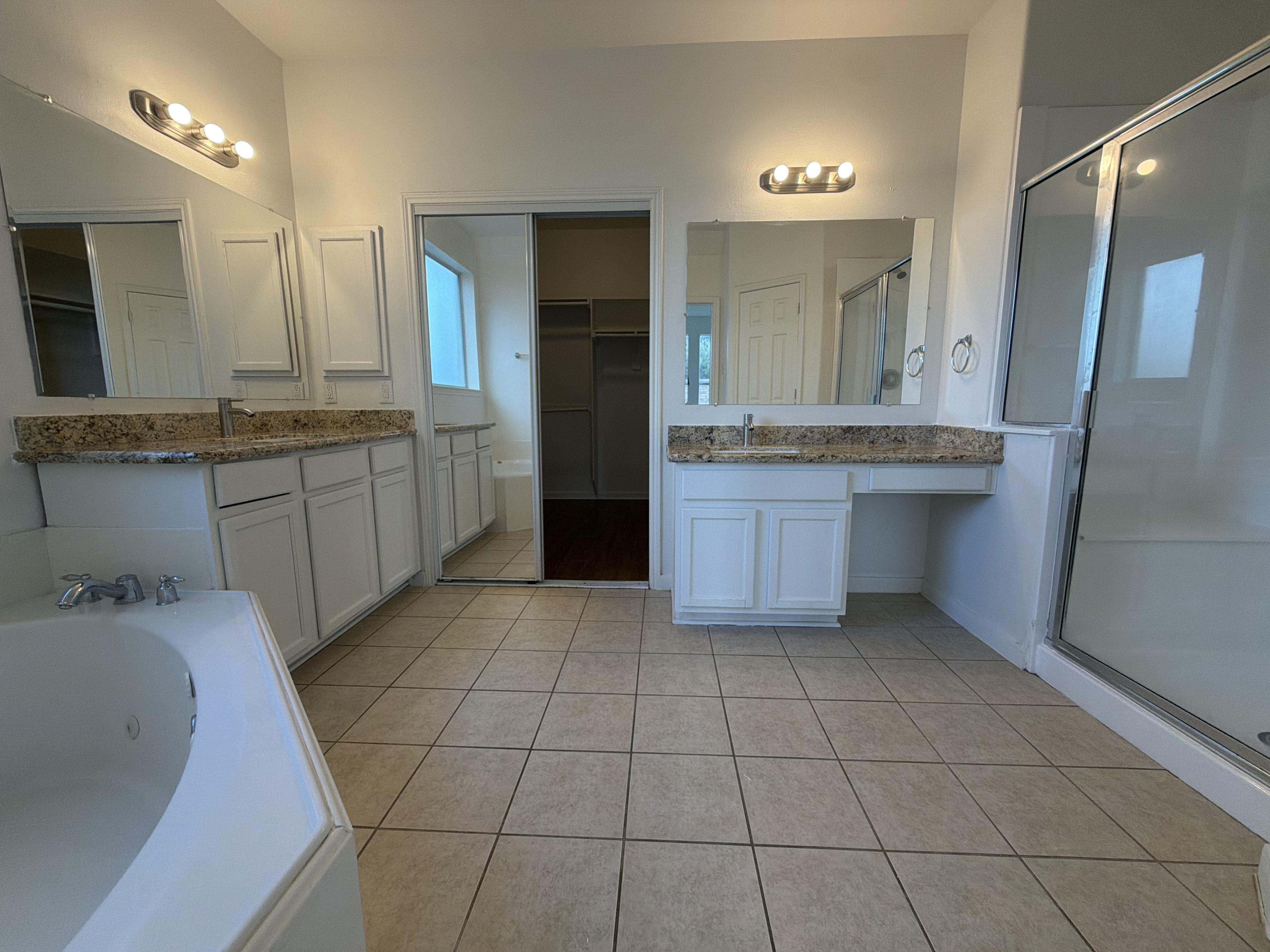 Photo 10 of 43 of 7618 Crescent Lake Ct, Rosenberg, TX