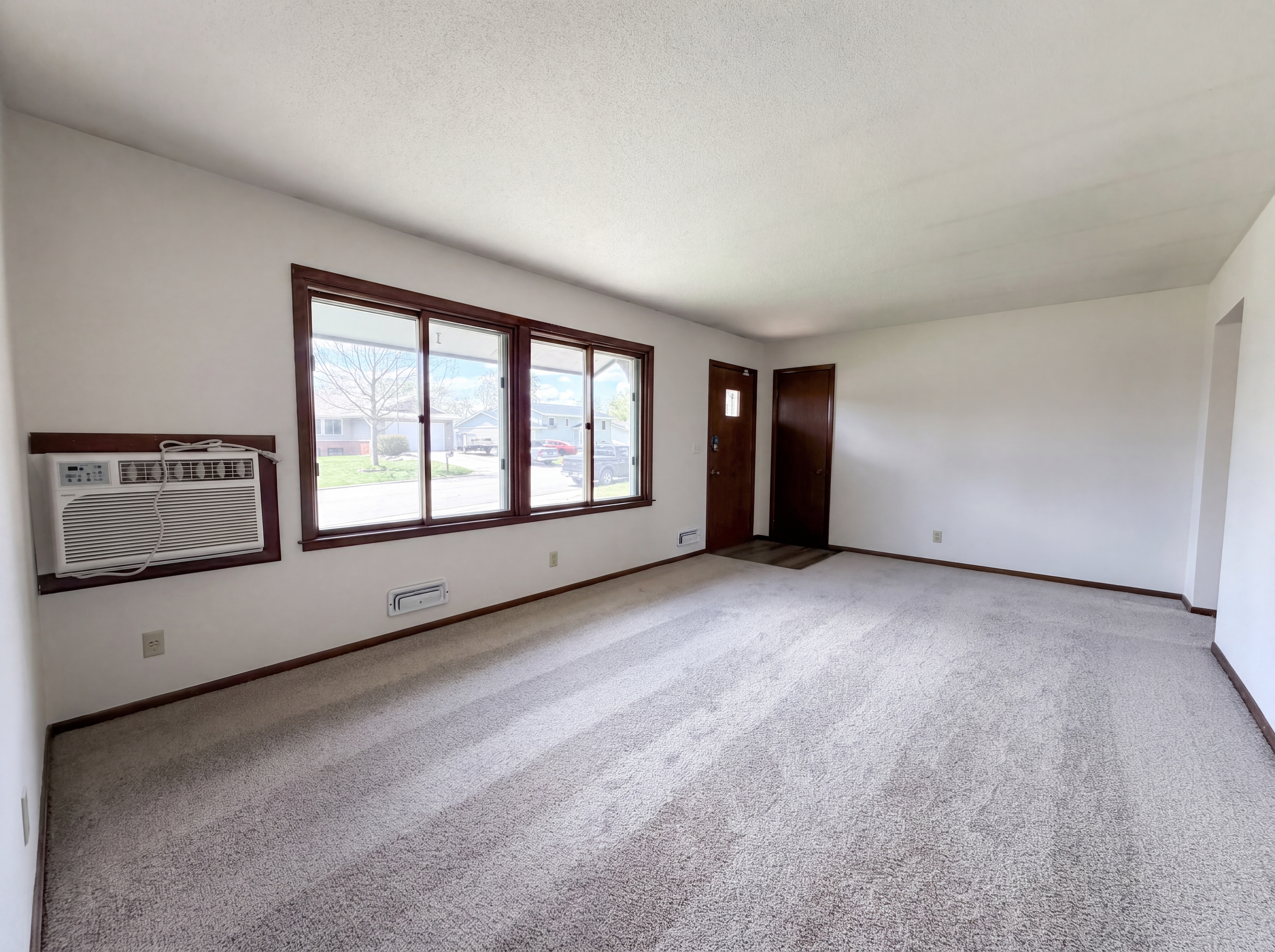 Photo 9 of 16 of 8183 Henslowe Ave S, Cottage Grove, MN