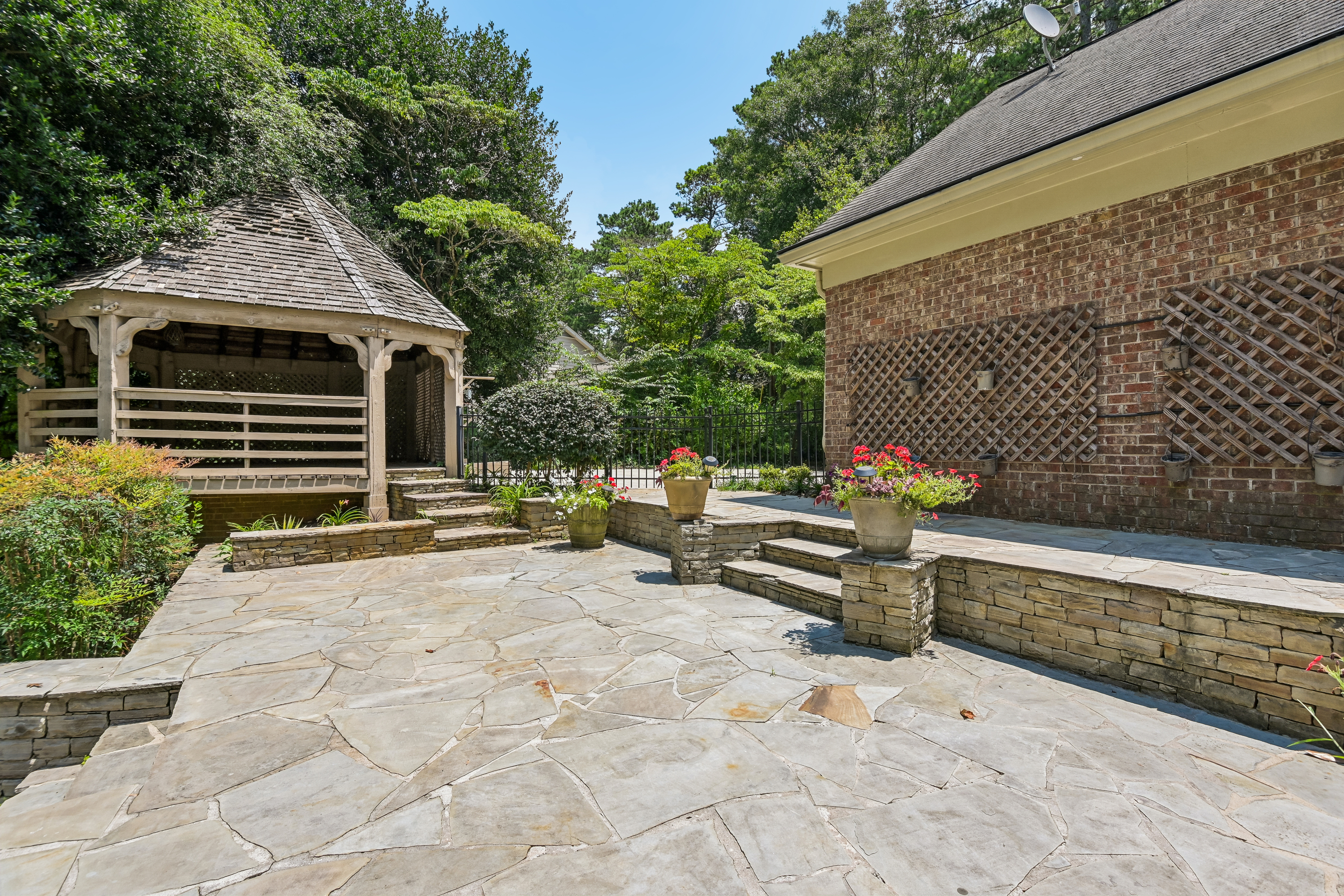 Photo 64 of 87 of 3135 Spalding Dr, Atlanta, GA