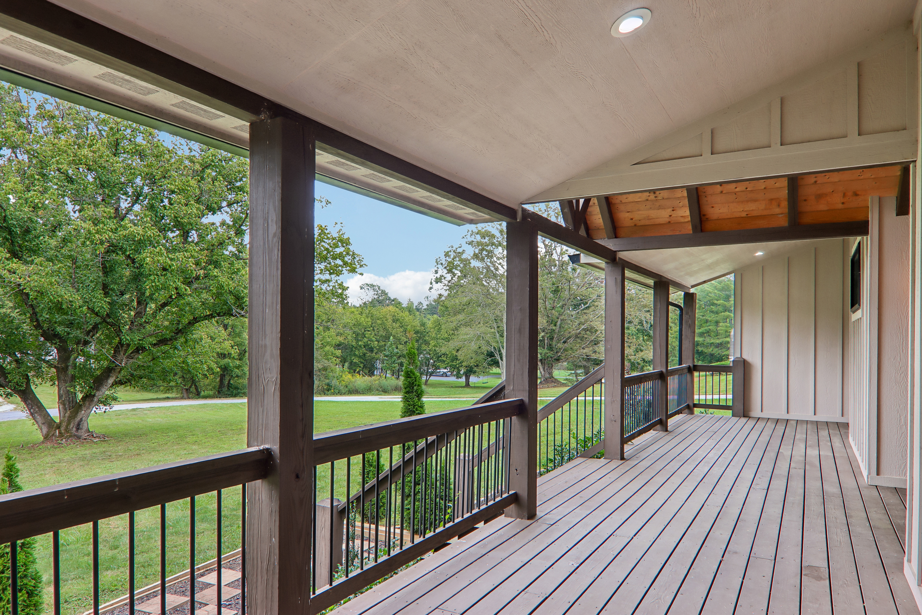 Photo 8 of 33 of 157 Allen Dr, Fletcher, NC