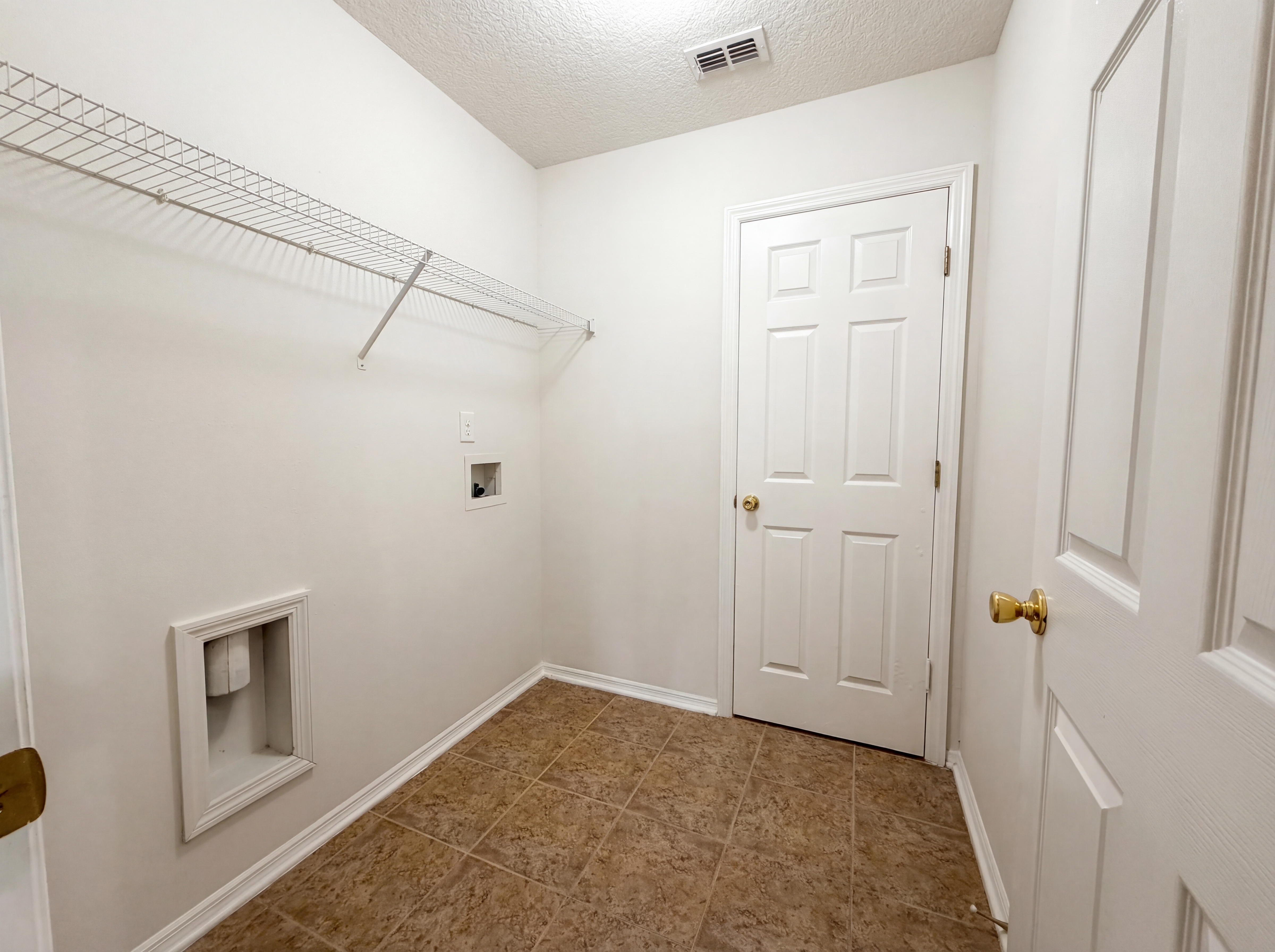 Photo 13 of 17 of 11862 Alexandra Dr, Jacksonville, FL