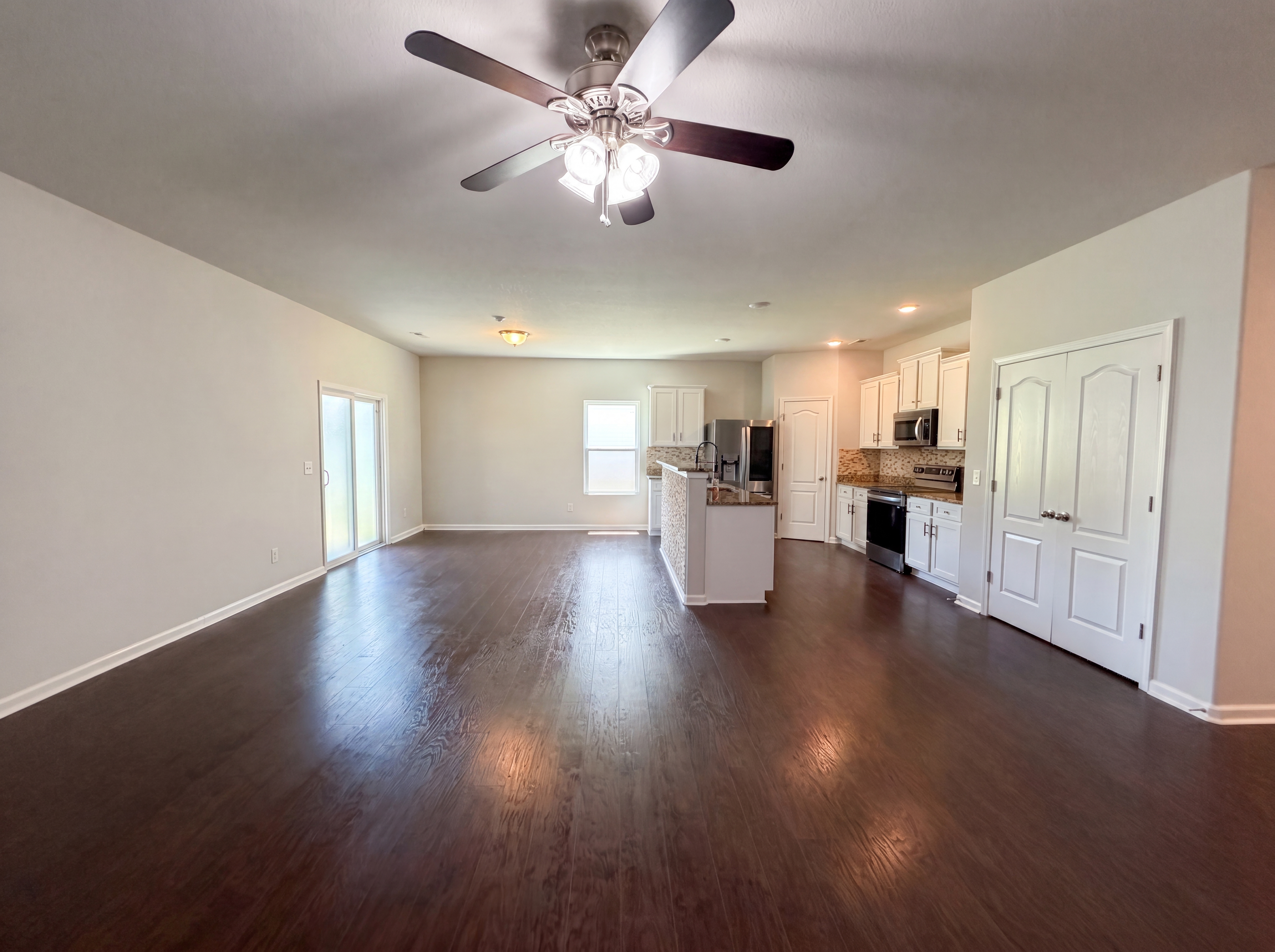 Photo 6 of 17 of 4034 Rosfield Dr, Charlotte, NC