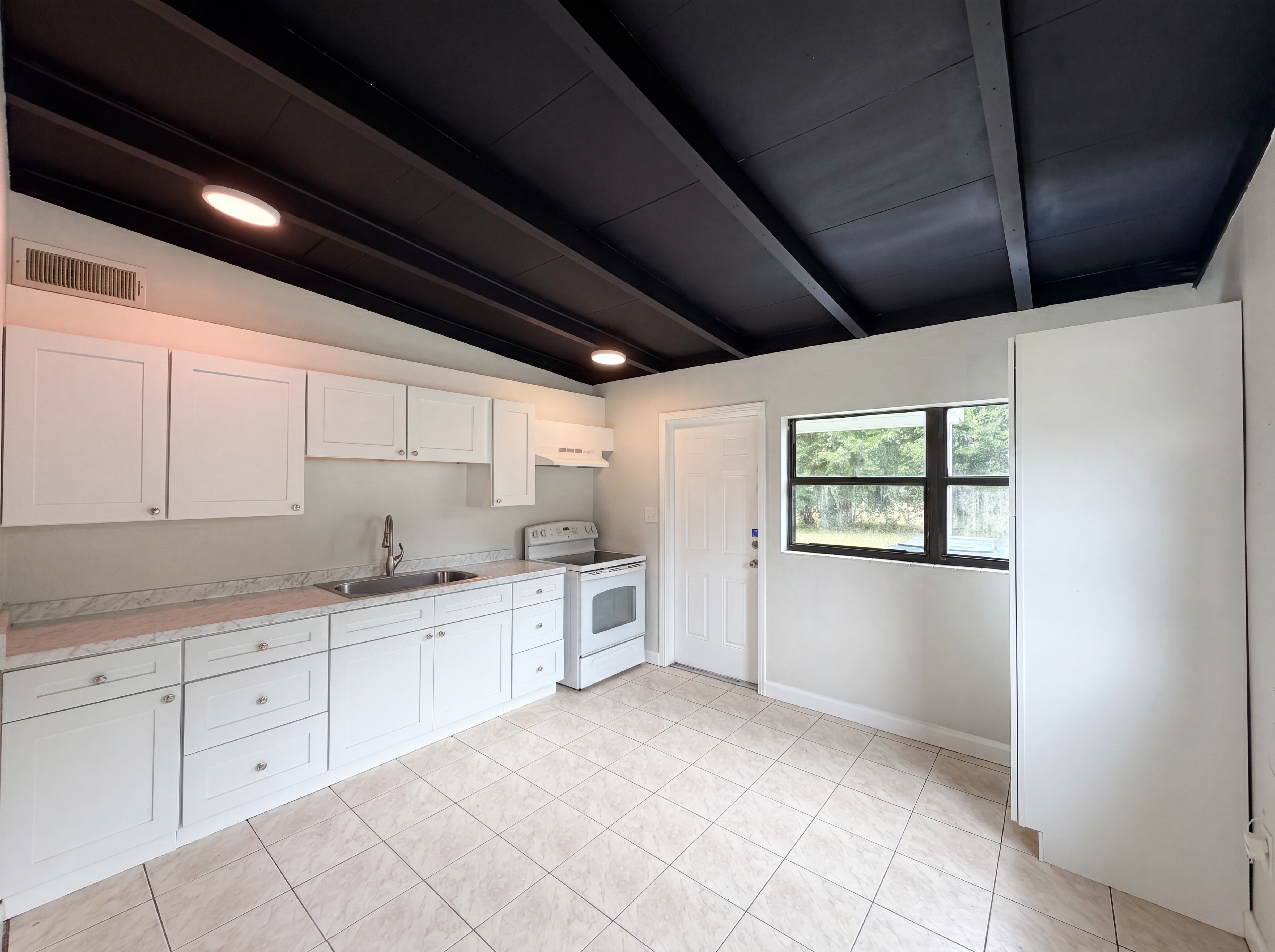 Photo 2 of 19 of 917 Golden Rule Ct N, Lakeland, FL